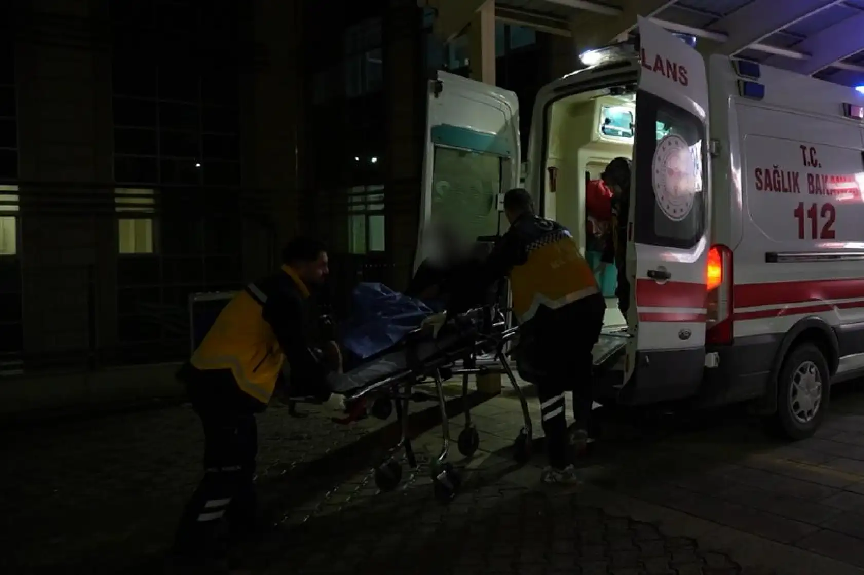 Alacak-verecek meselesinde kan aktı: 1 kişi tabancayla vuruldu