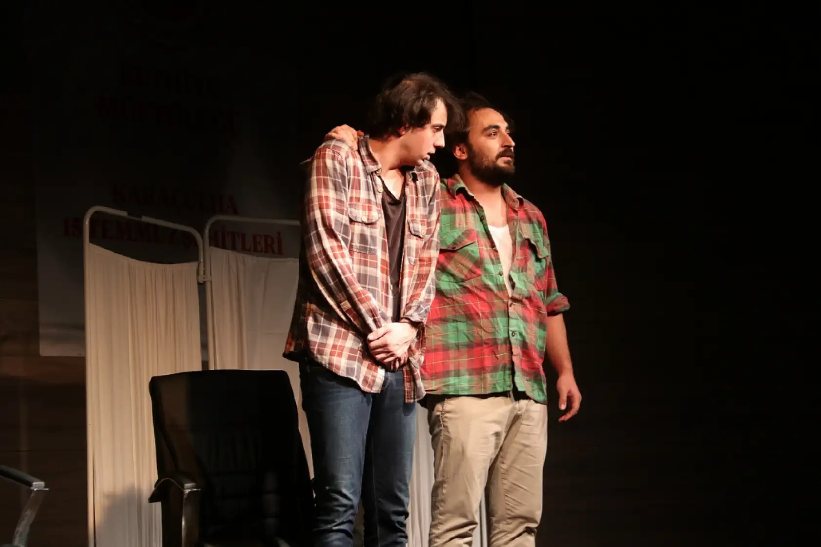 Bağımlılık farkındalığı tiyatro oyunu Fethiye'de ilgiyle izlendi