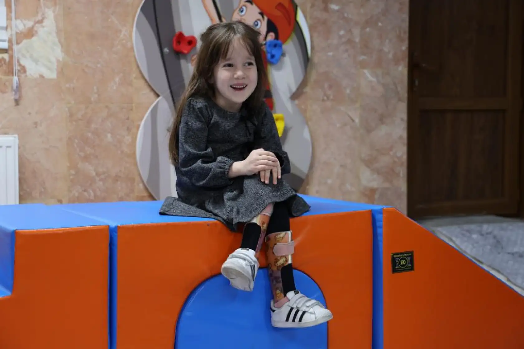 Başını dahi kontrol edemiyordu, bale gösterisi yapmaya başladı