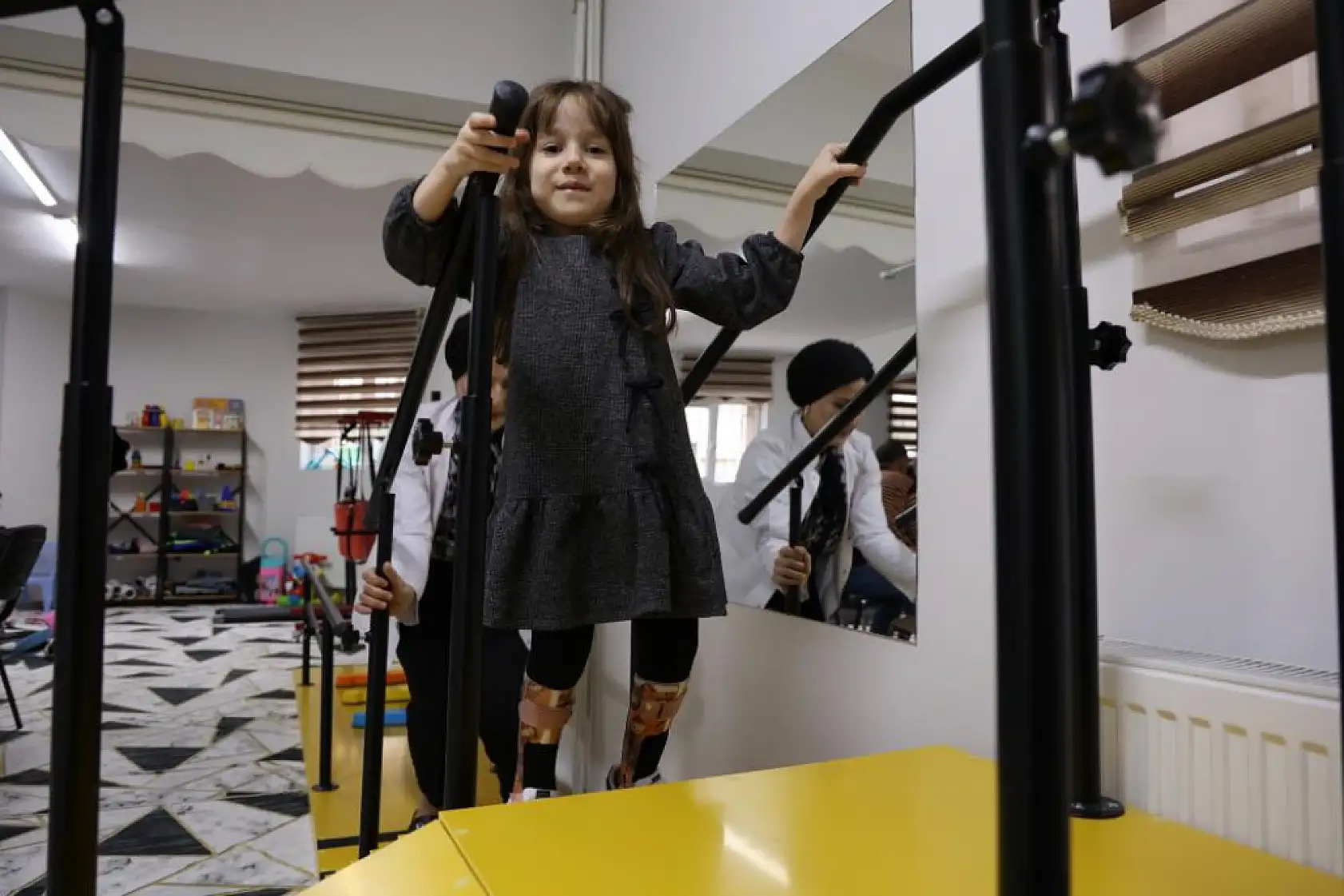 Başını dahi kontrol edemiyordu, bale gösterisi yapmaya başladı