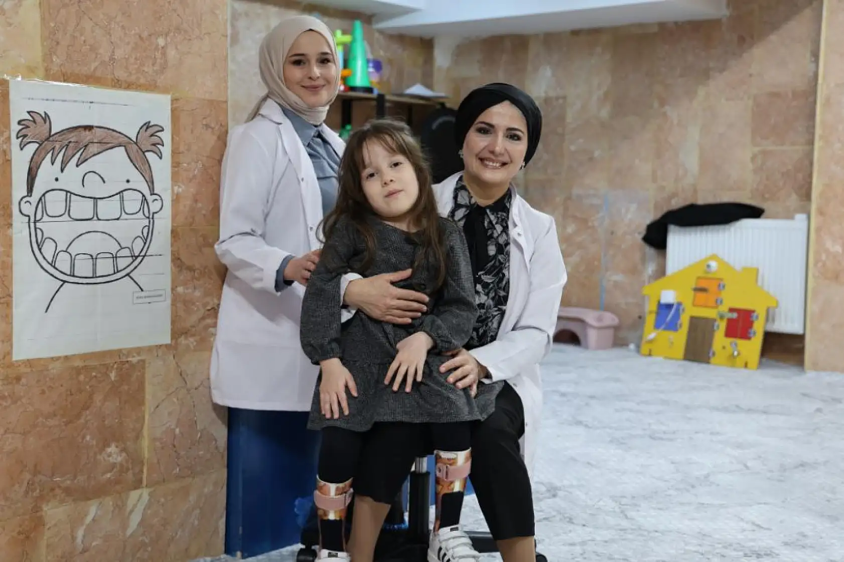 Başını dahi kontrol edemiyordu, bale gösterisi yapmaya başladı