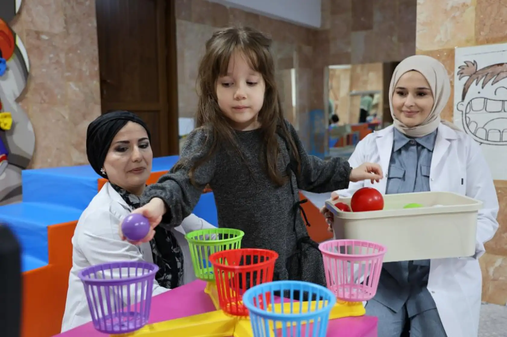 Başını dahi kontrol edemiyordu, bale gösterisi yapmaya başladı