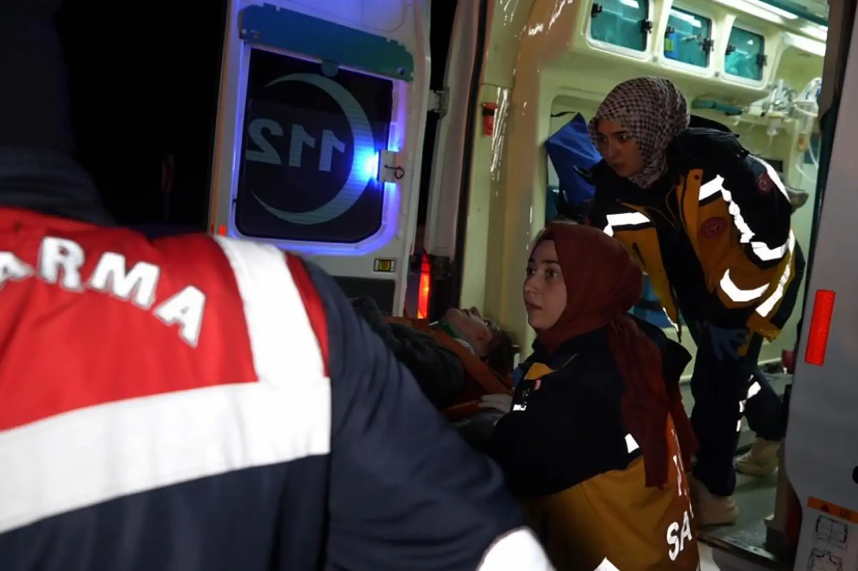 Takla atan otomobil hurdaya döndü: Aynı aileden 3 kişi yaralandı