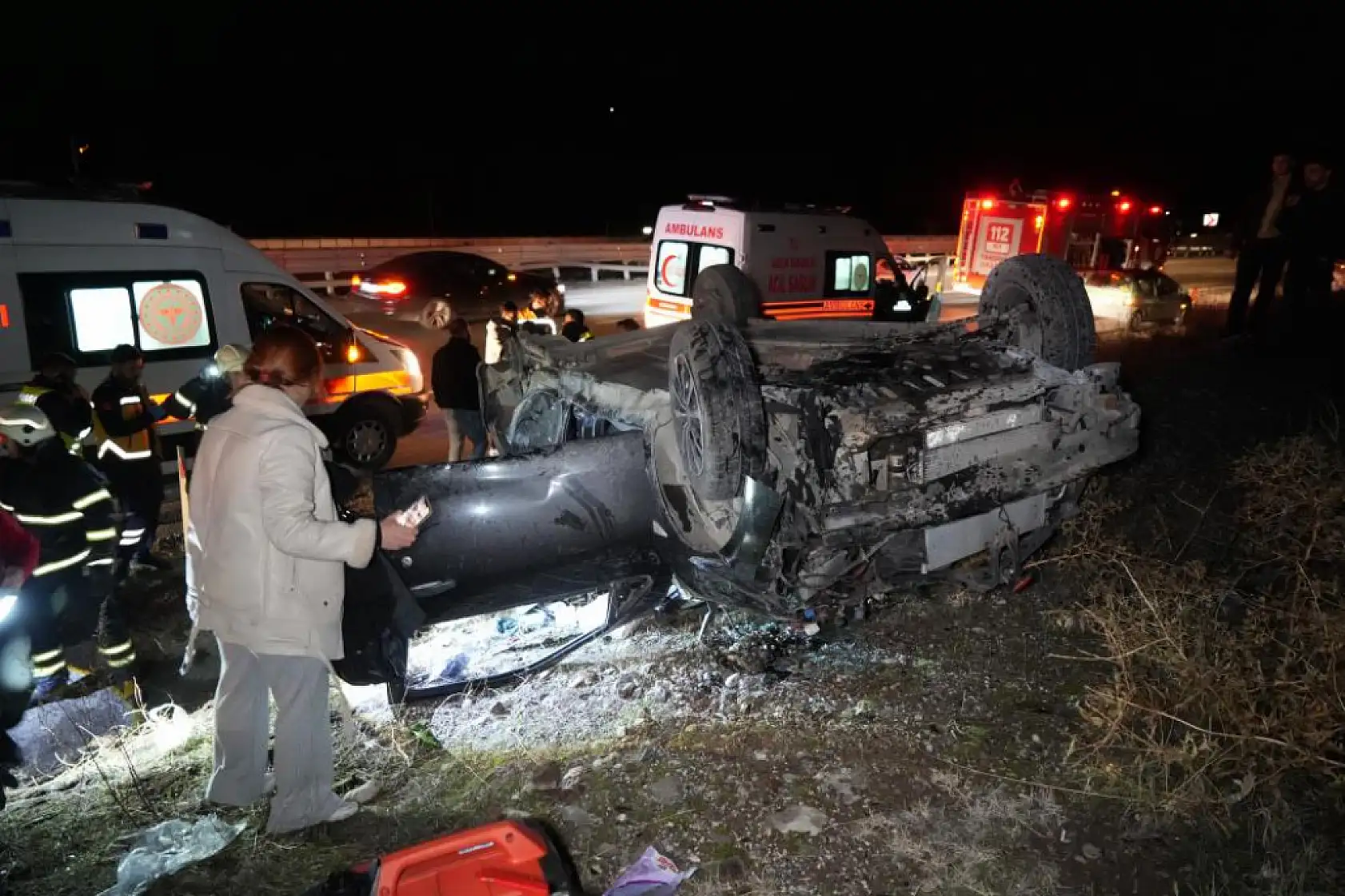 Takla atan otomobil hurdaya döndü: Aynı aileden 3 kişi yaralandı