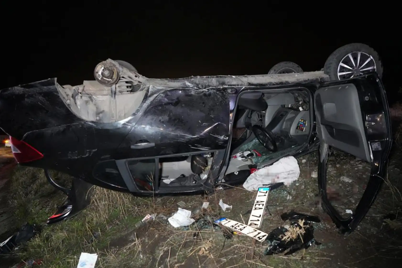 Takla atan otomobil hurdaya döndü: Aynı aileden 3 kişi yaralandı