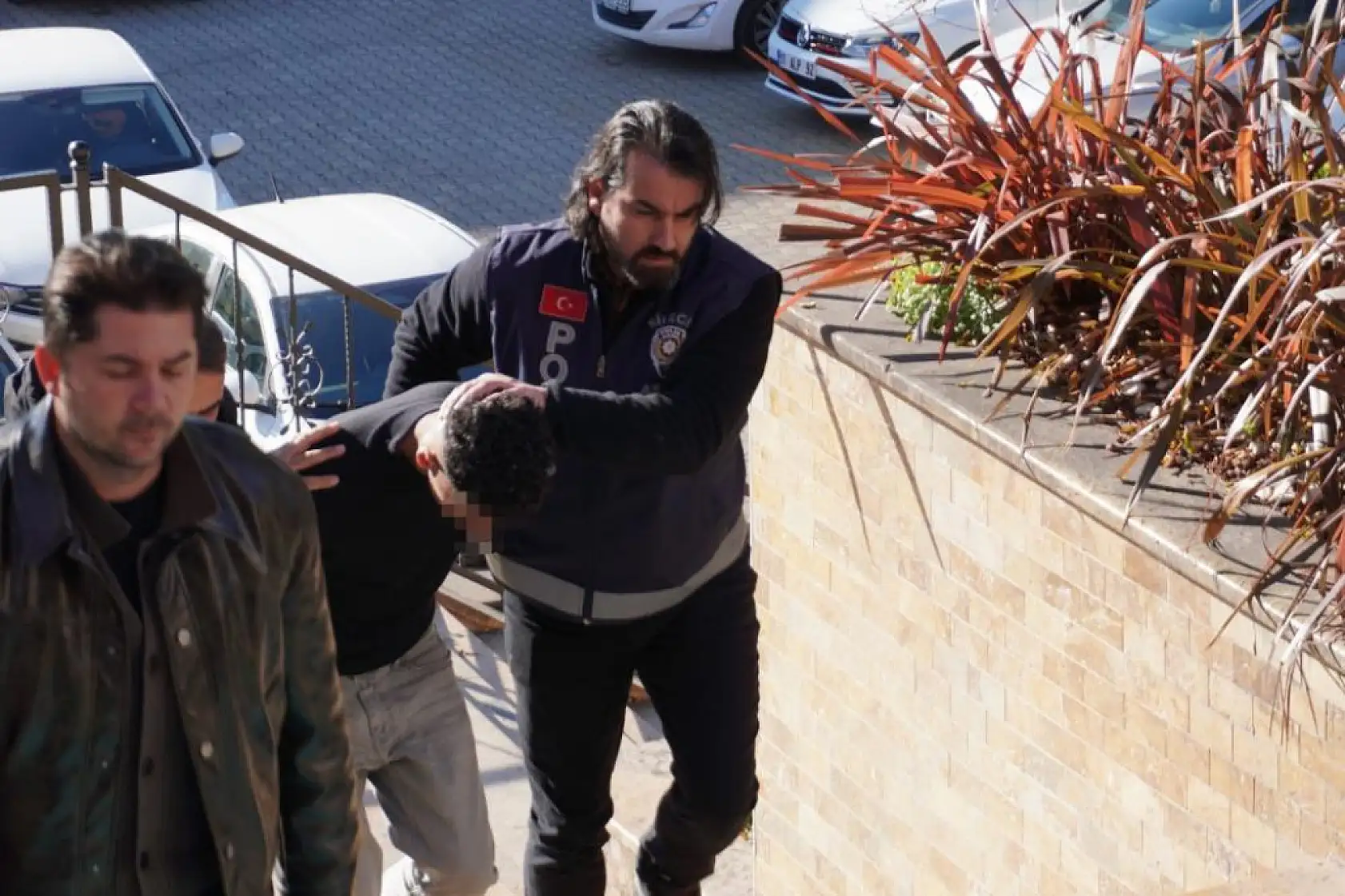 15 gün arayla bir kişiyi bıçakladı, bir kişiyi de öldürdü