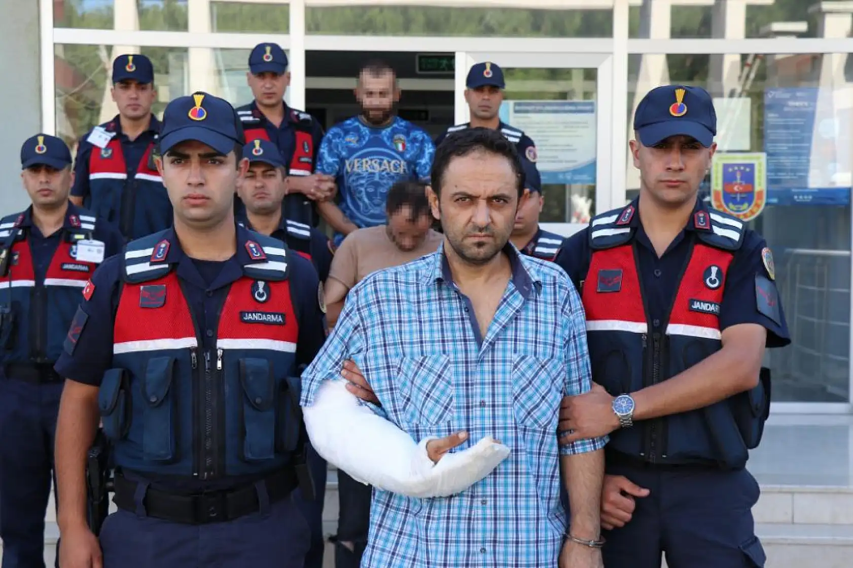 Cezaevinden izinli çıkıp karısını işkence yaparak öldüren kocaya müebbet hapis cezası