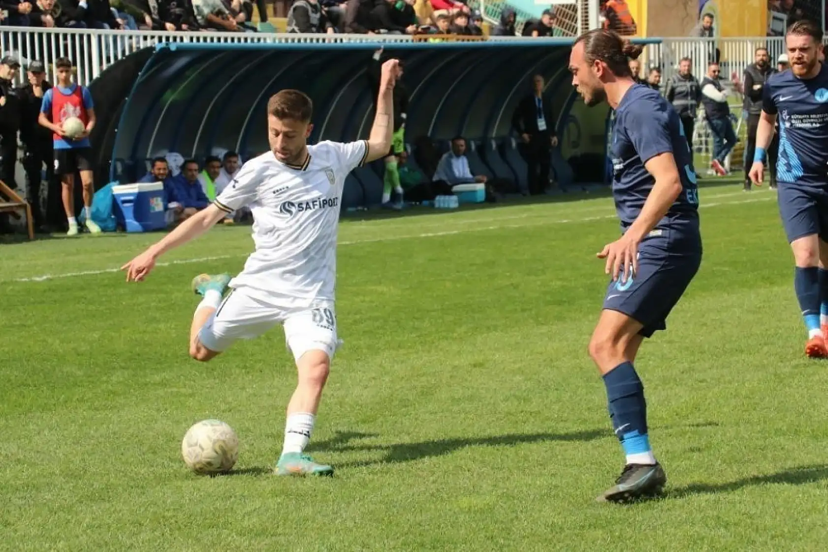 Silahlı kavgada hayatını kaybeden futbolcu Uğurcan Bekçi toprağa verildi