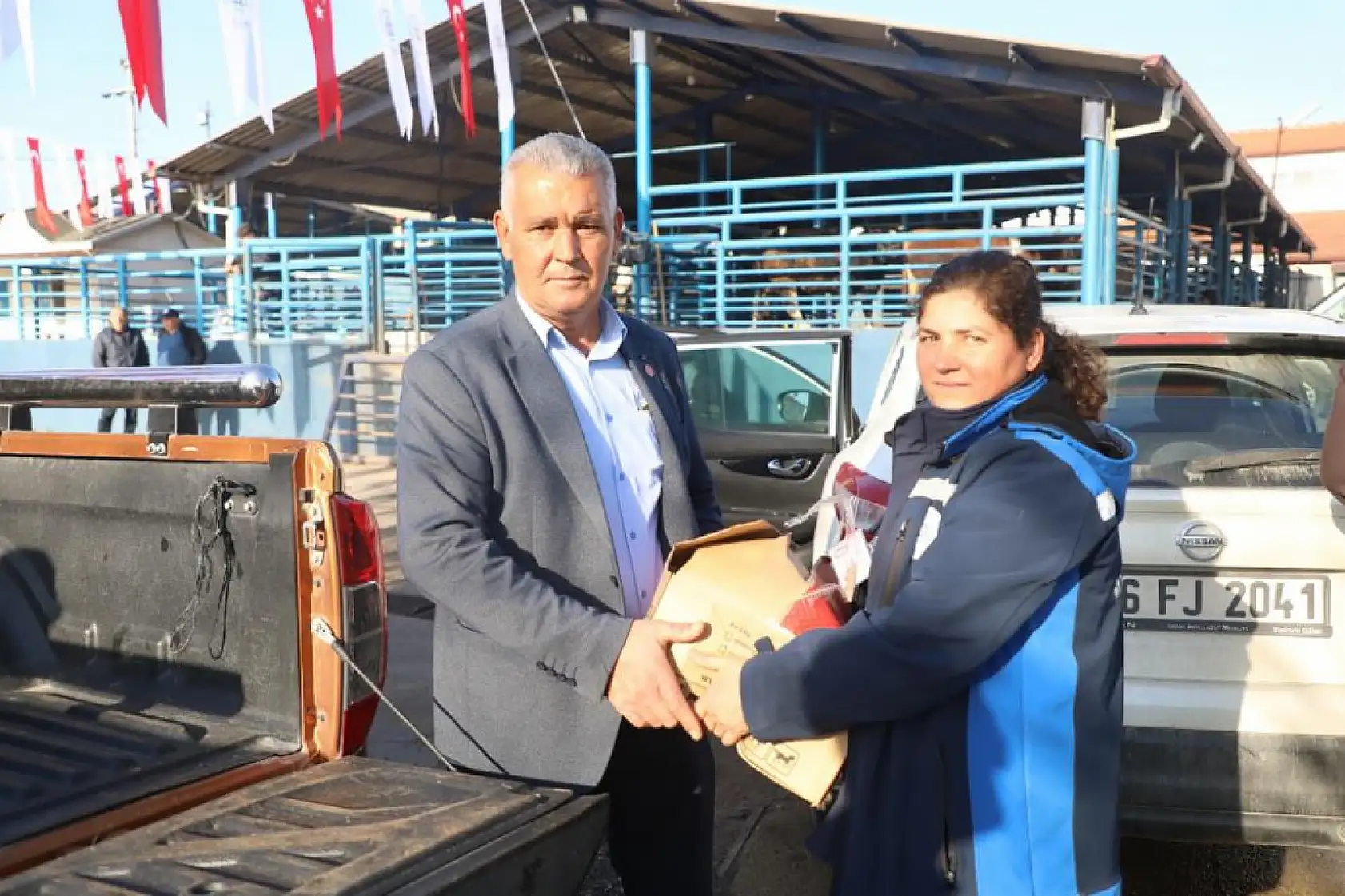 Muğla Büyükşehir Belediyesinden hayvan üreticilerine 'Tuz Taşı'