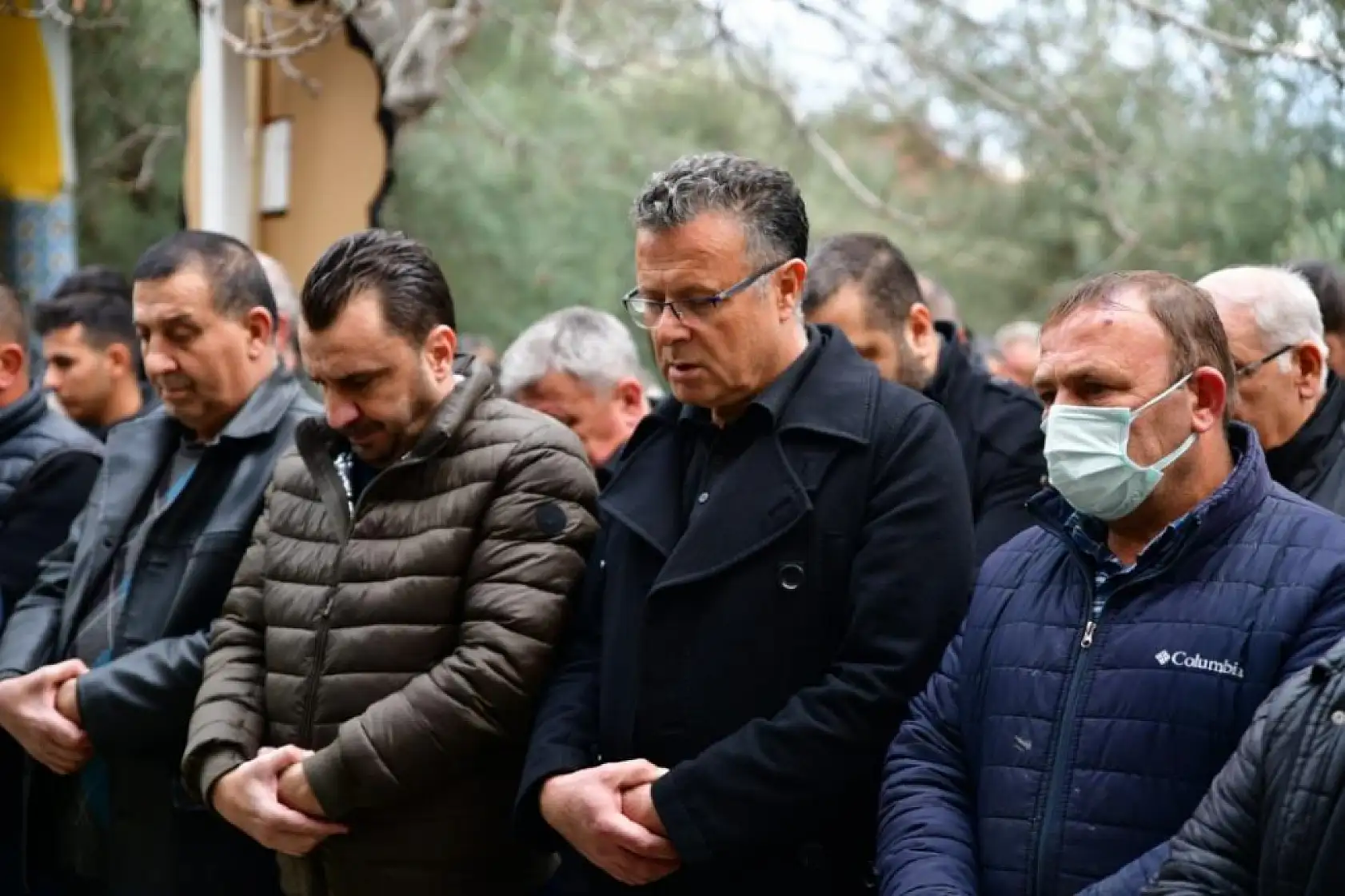 Eşi tarafından öldürülen kadının tabutunu kadınlar taşıdı