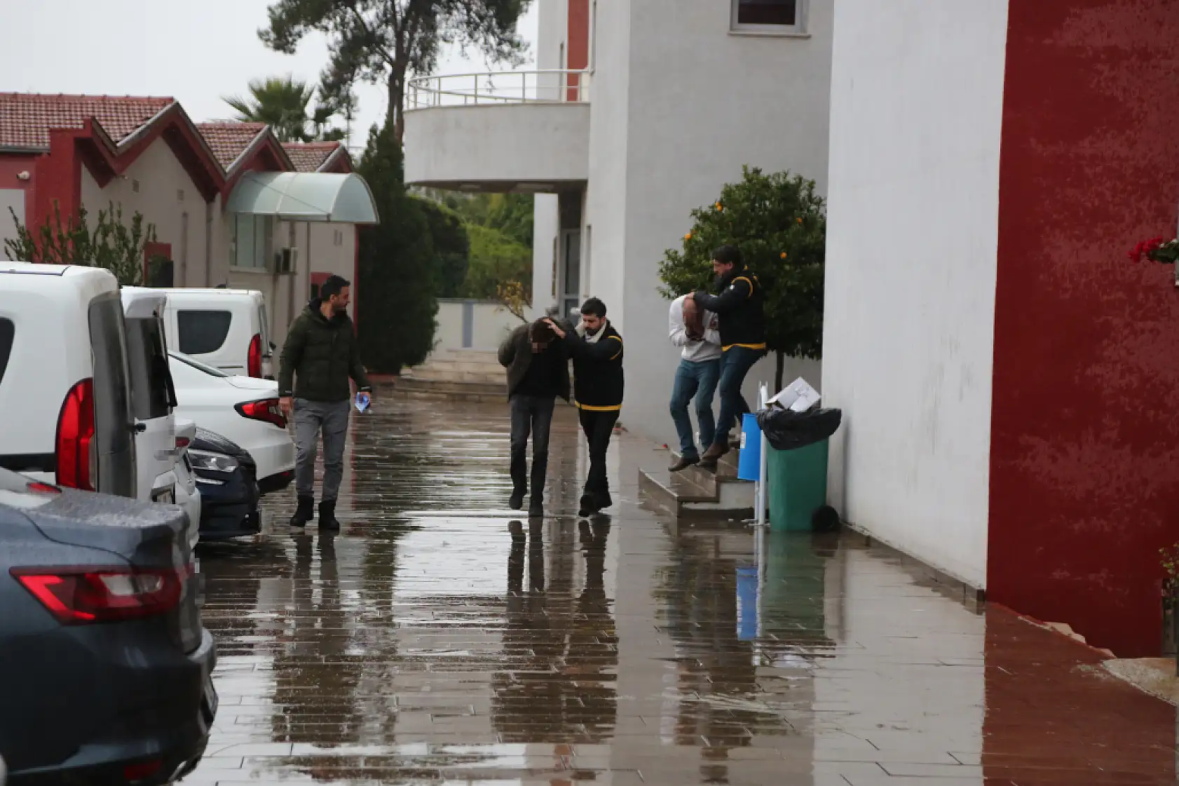 Kaçak sigara göndermek isterken kargo şubesi müdürünü öldüren şüpheli tutuklandı