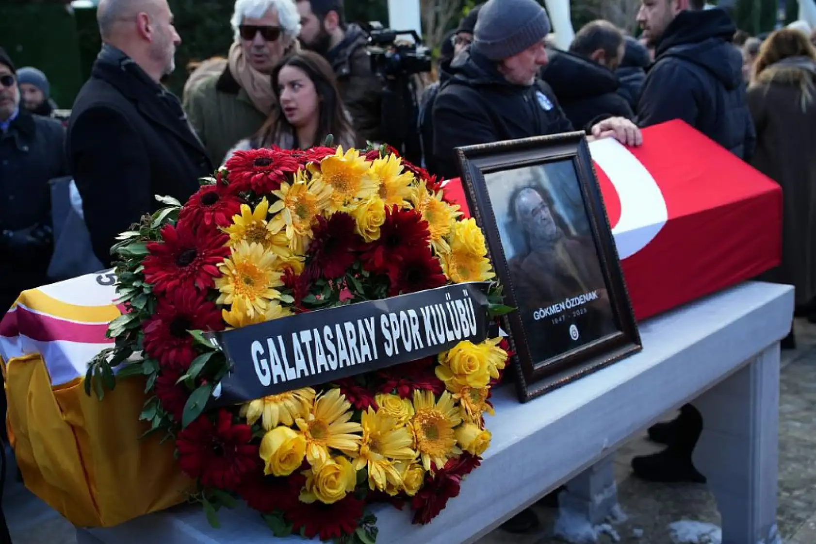 Galatasaray'ın unutulmaz futbolcusu Gökmen Özdenak'a veda