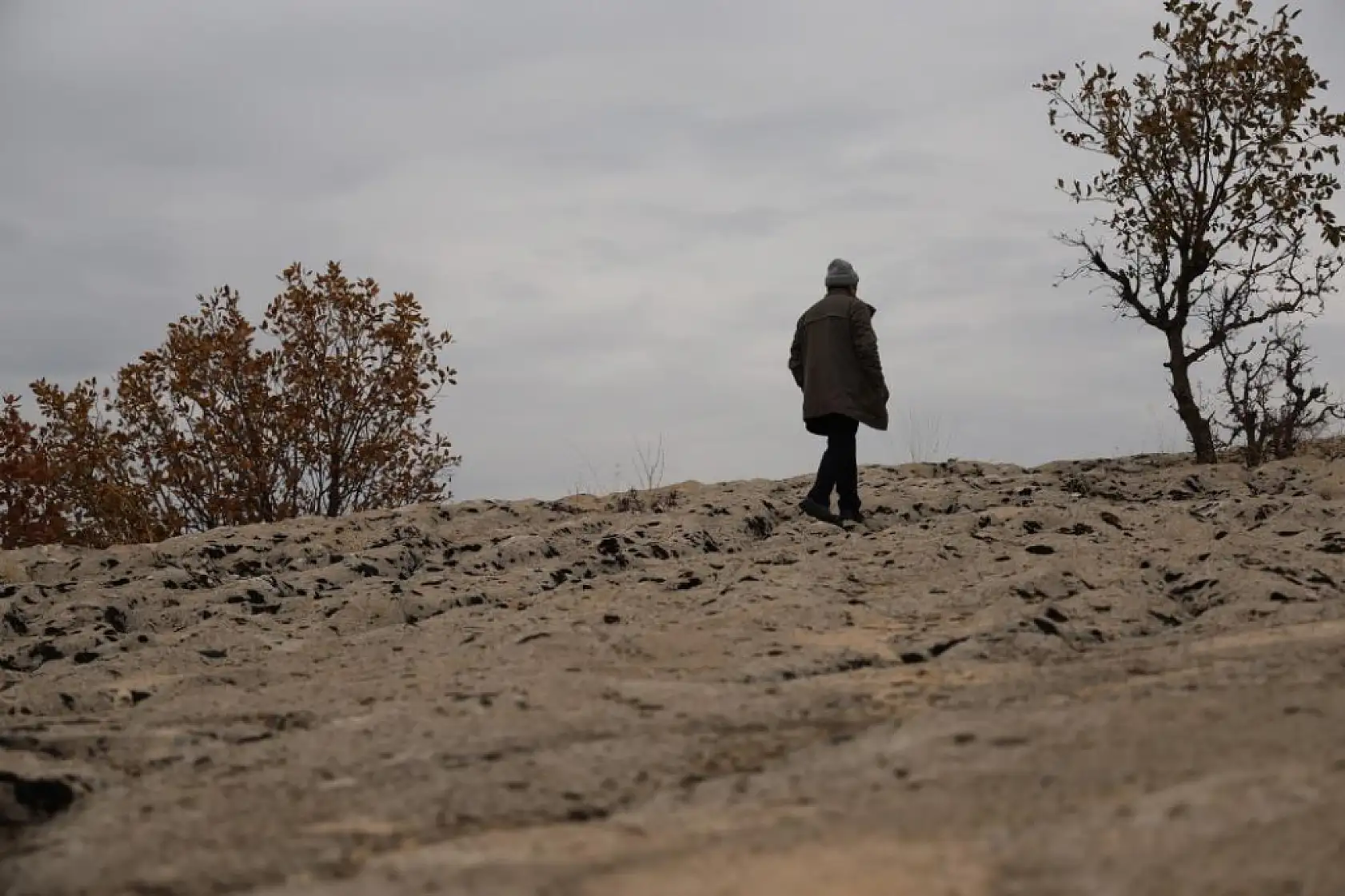 Yaklaşık 20 bin yılın sonunda kimyasal yönden aşınan taşın üzerinde su kollarının minyatürü ortaya çıktı