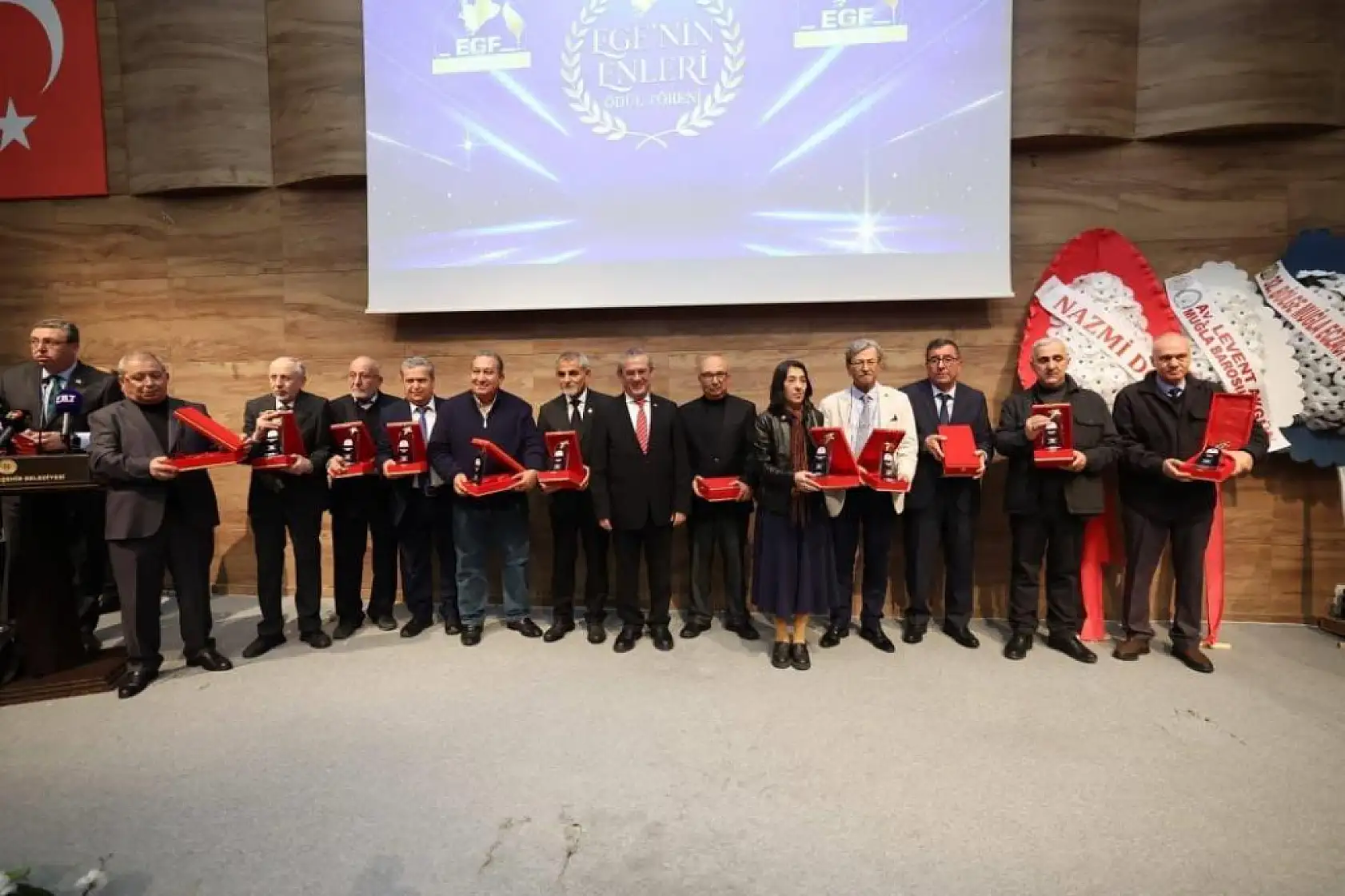 Başkan Şeniz Doğan'a EGF'den ödül