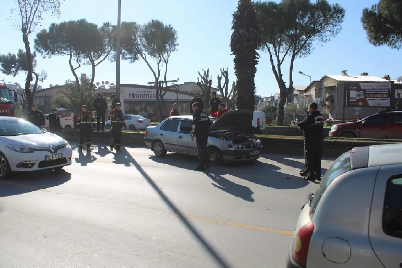 Minibüs ile otomobil çarpıştı: 1 yaralı