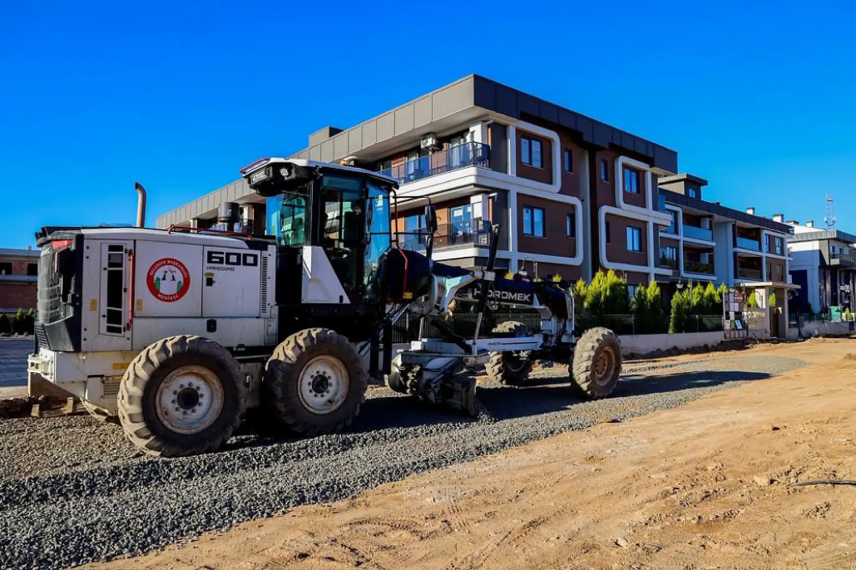 Menteşe'de Kolejler bölgesinde üstyapı çalışmaları başladı