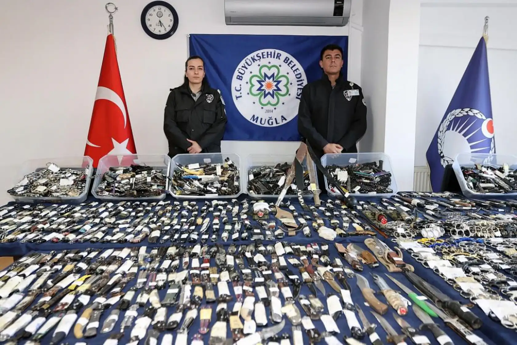 Muğla otogarlarında bir yılda cephanelik gibi bıçak ve silah ele geçirildi