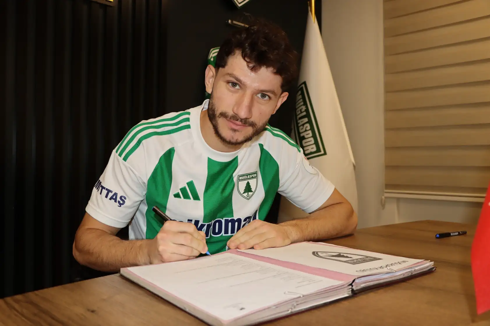 Muğlaspor orta sahaya oyuncusu Temelci'yi renklerine bağladı