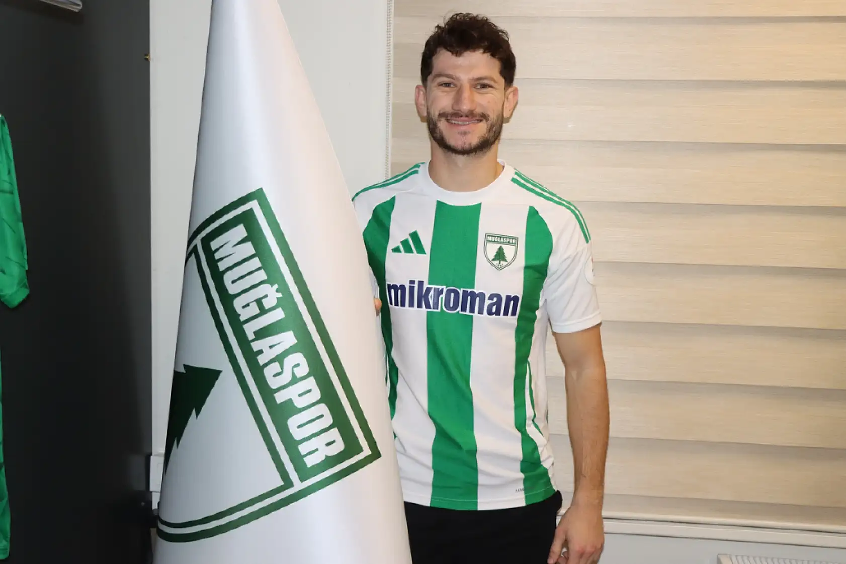 Muğlaspor orta sahaya oyuncusu Temelci'yi renklerine bağladı