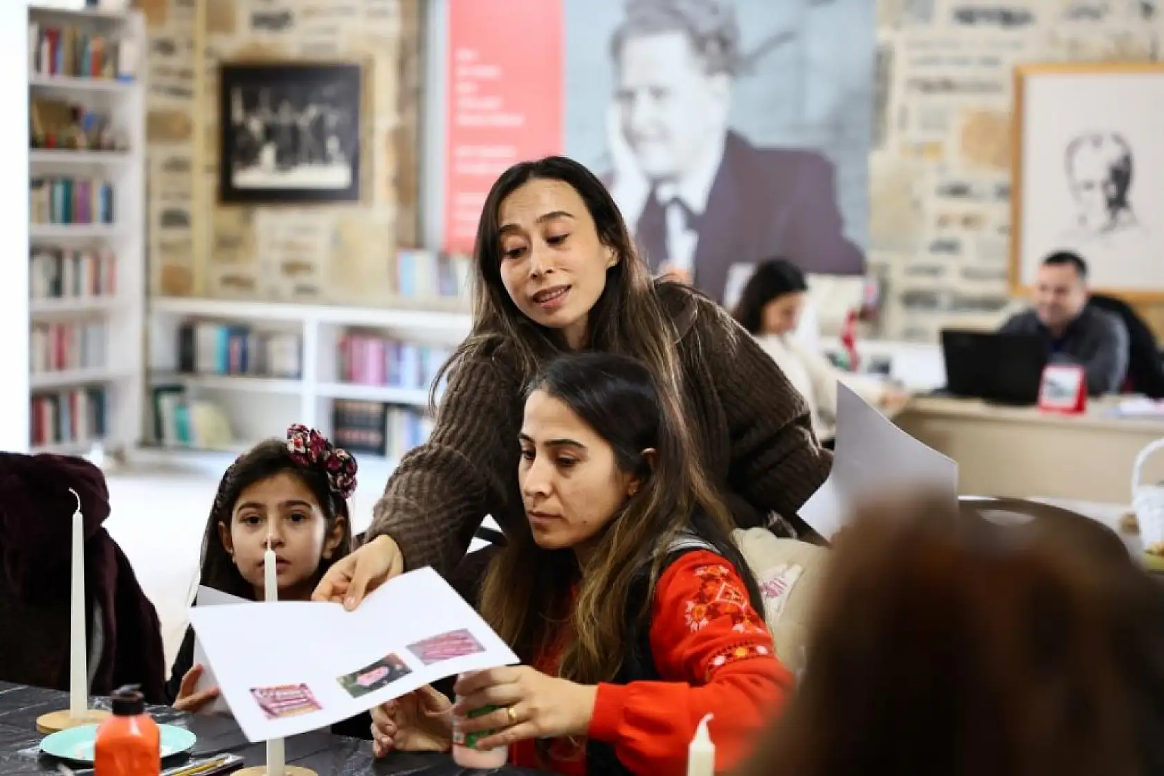 Bodrum'da üç kuşak mum boyama atölyesinde buluştu