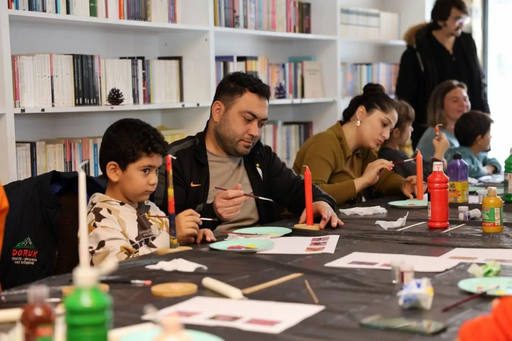 Bodrum'da üç kuşak mum boyama atölyesinde buluştu