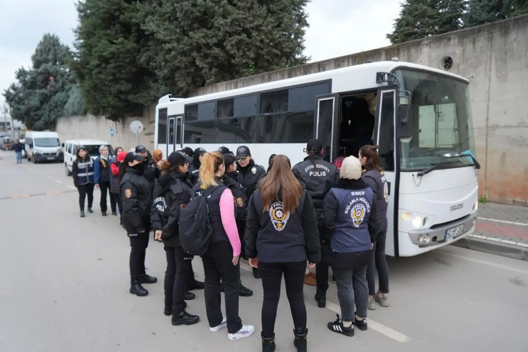 Yapay zekayla kadın olup vurgun yapmışlar