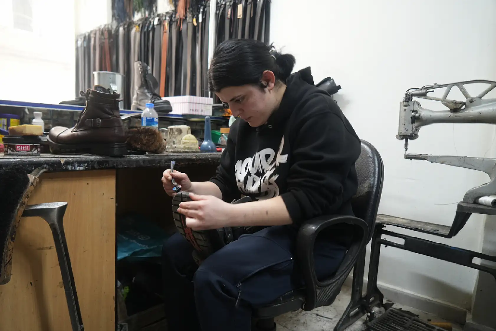 Erkek egemen mesleğe kadın eli değdi