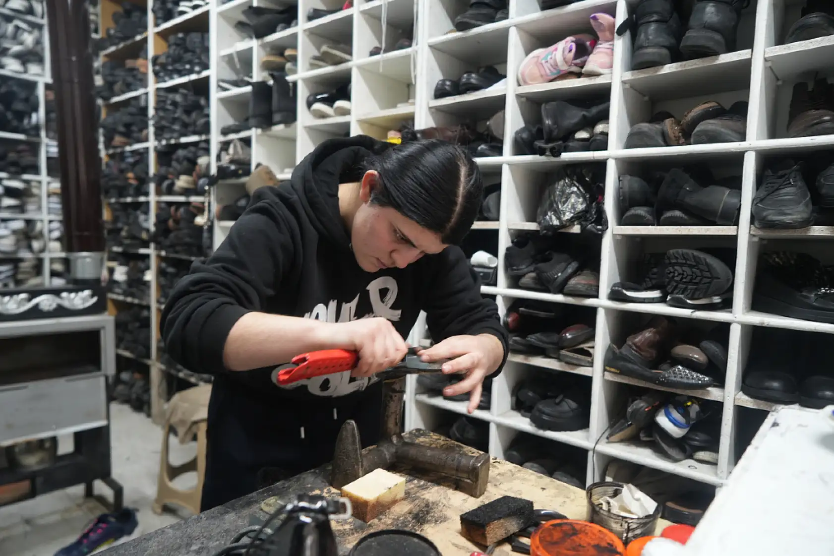 Erkek egemen mesleğe kadın eli değdi