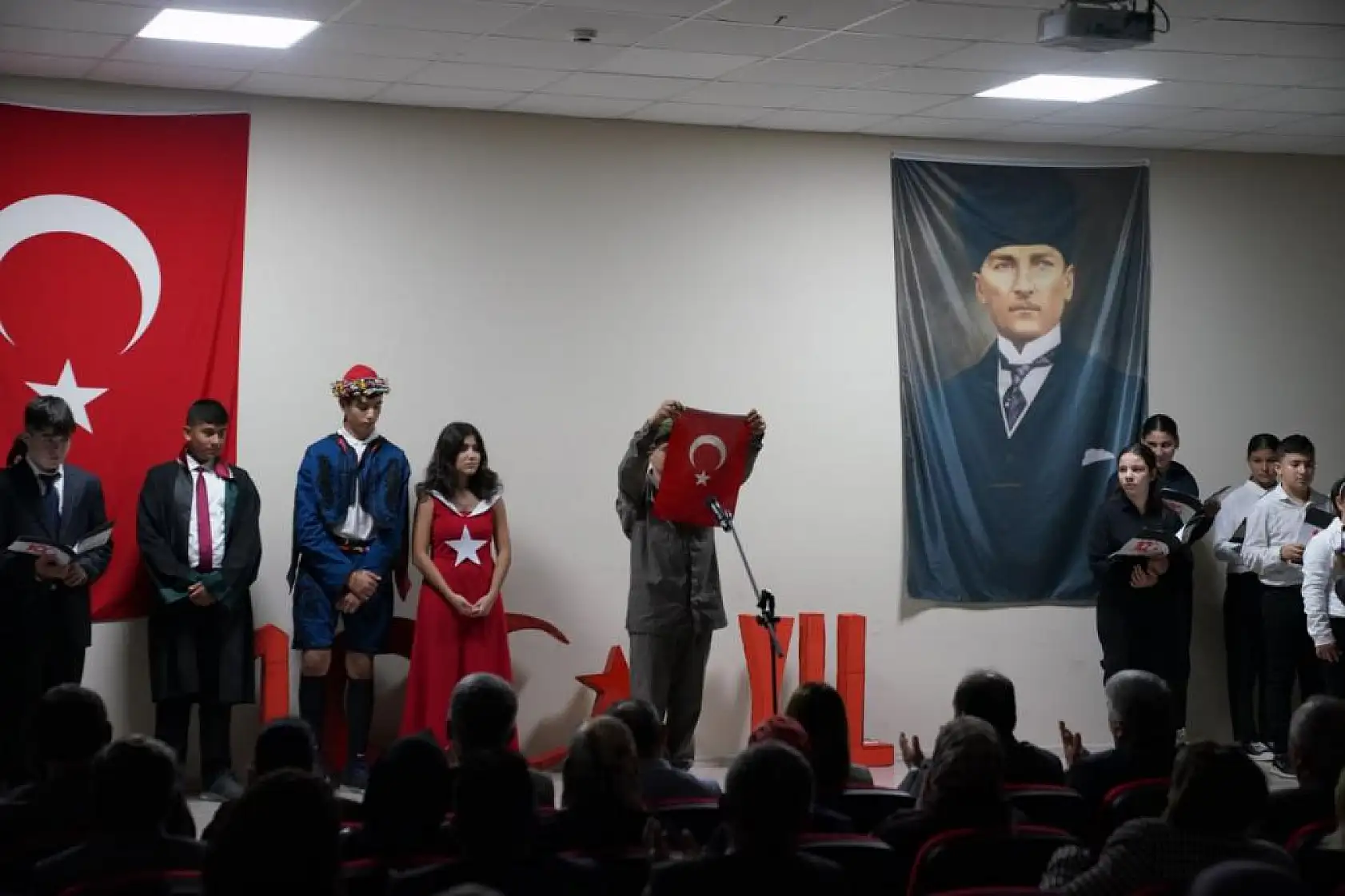 Başkan Akdenizli, Öğretmenler Günü Programına Katıldı