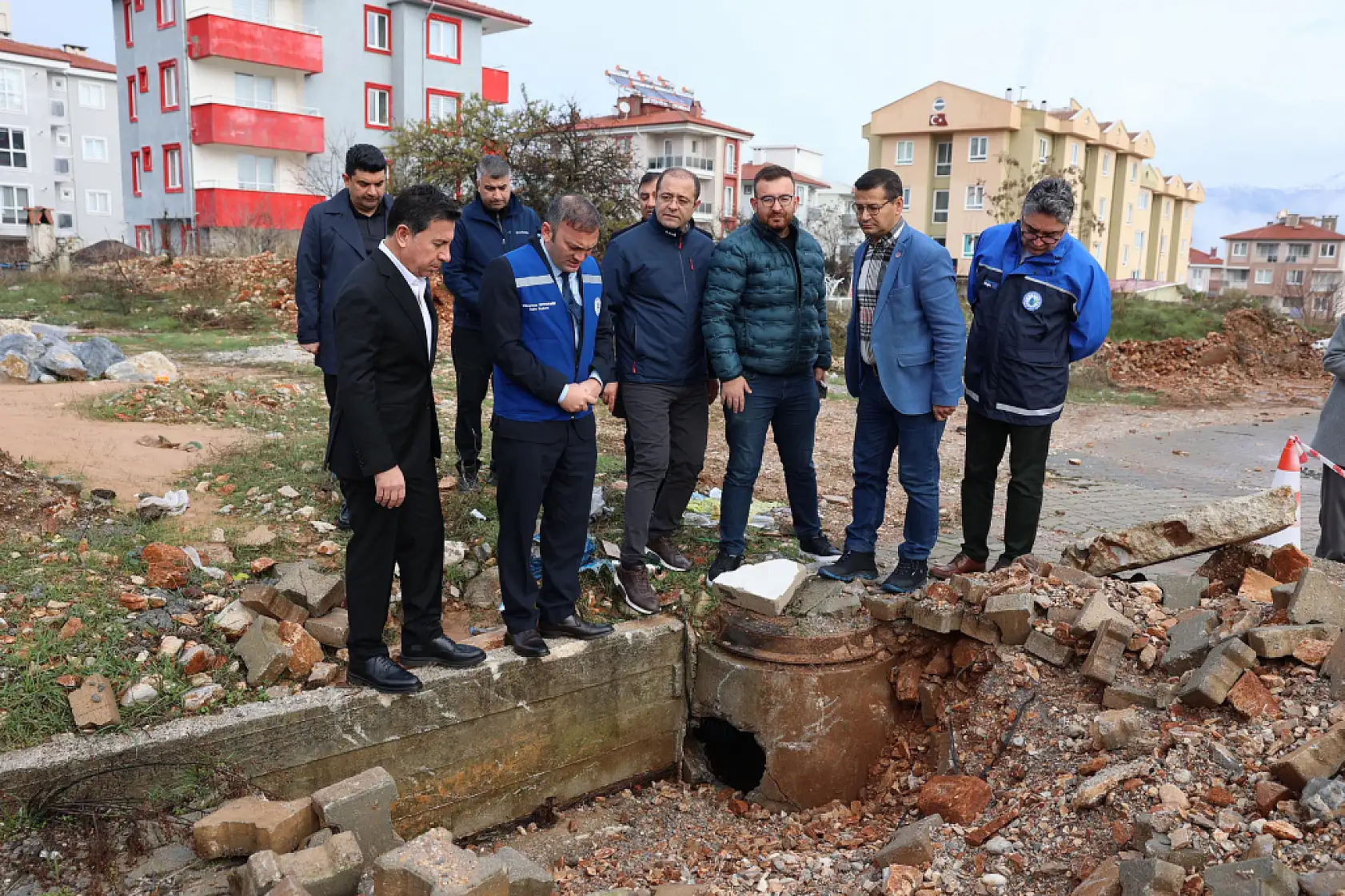 Başkan Aras Yağıştan Etkilenen Mahallelerde Çözüm için Sahada