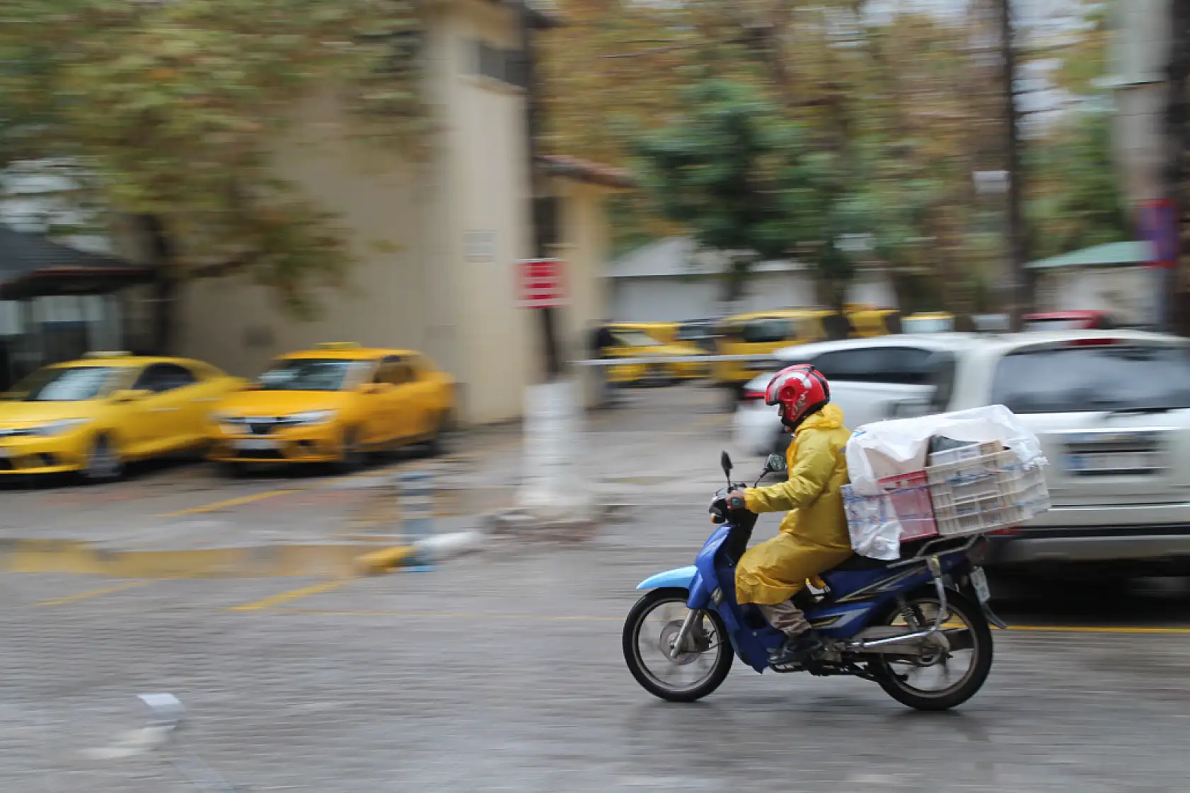Fethiye'de Kış Kendini Sağanak Yağışlarla Hissettirdi