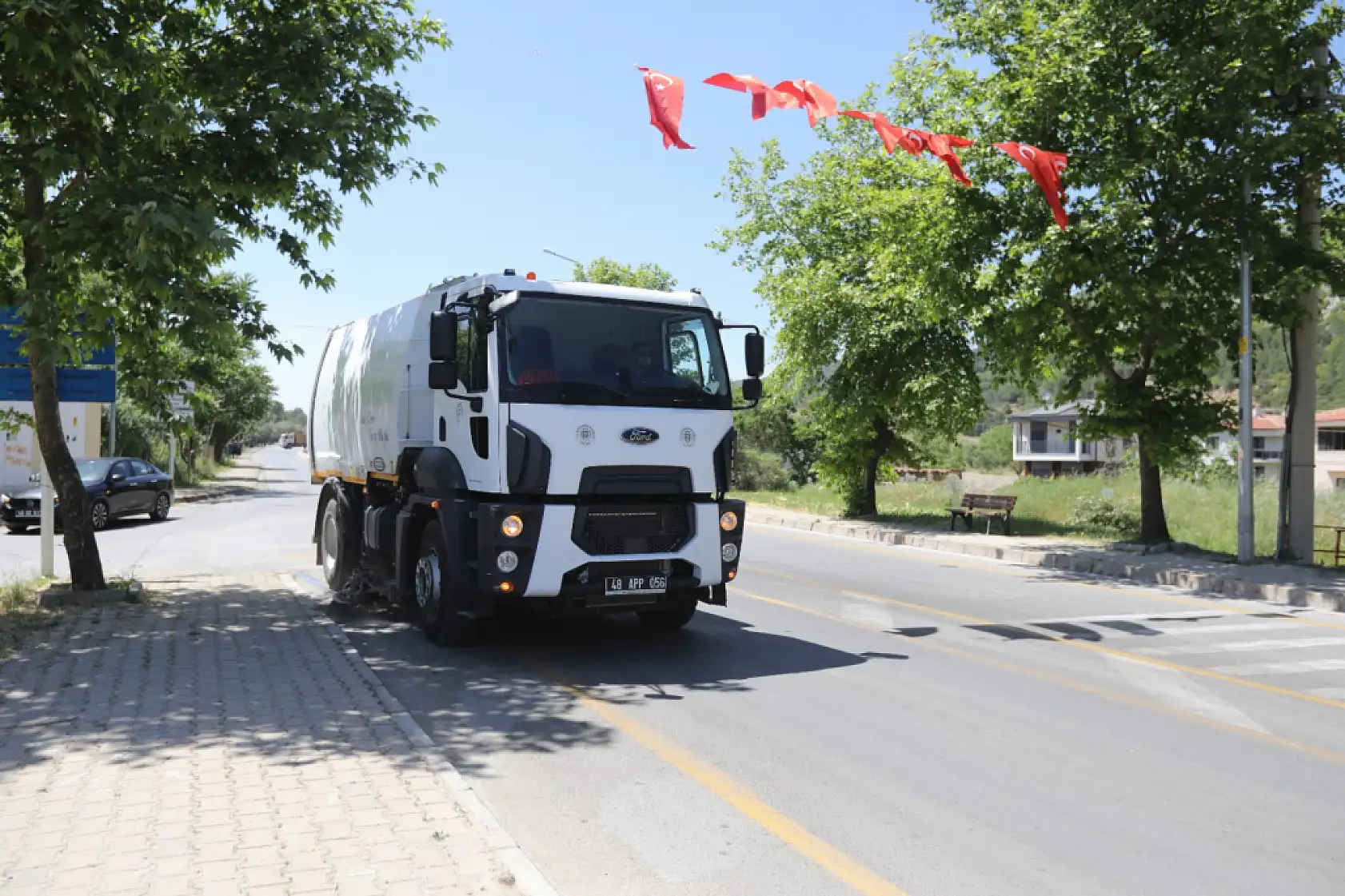 Muğla Büyükşehir'den Sağlıklı ve Temiz Çevre İçin Yoğun Mesai