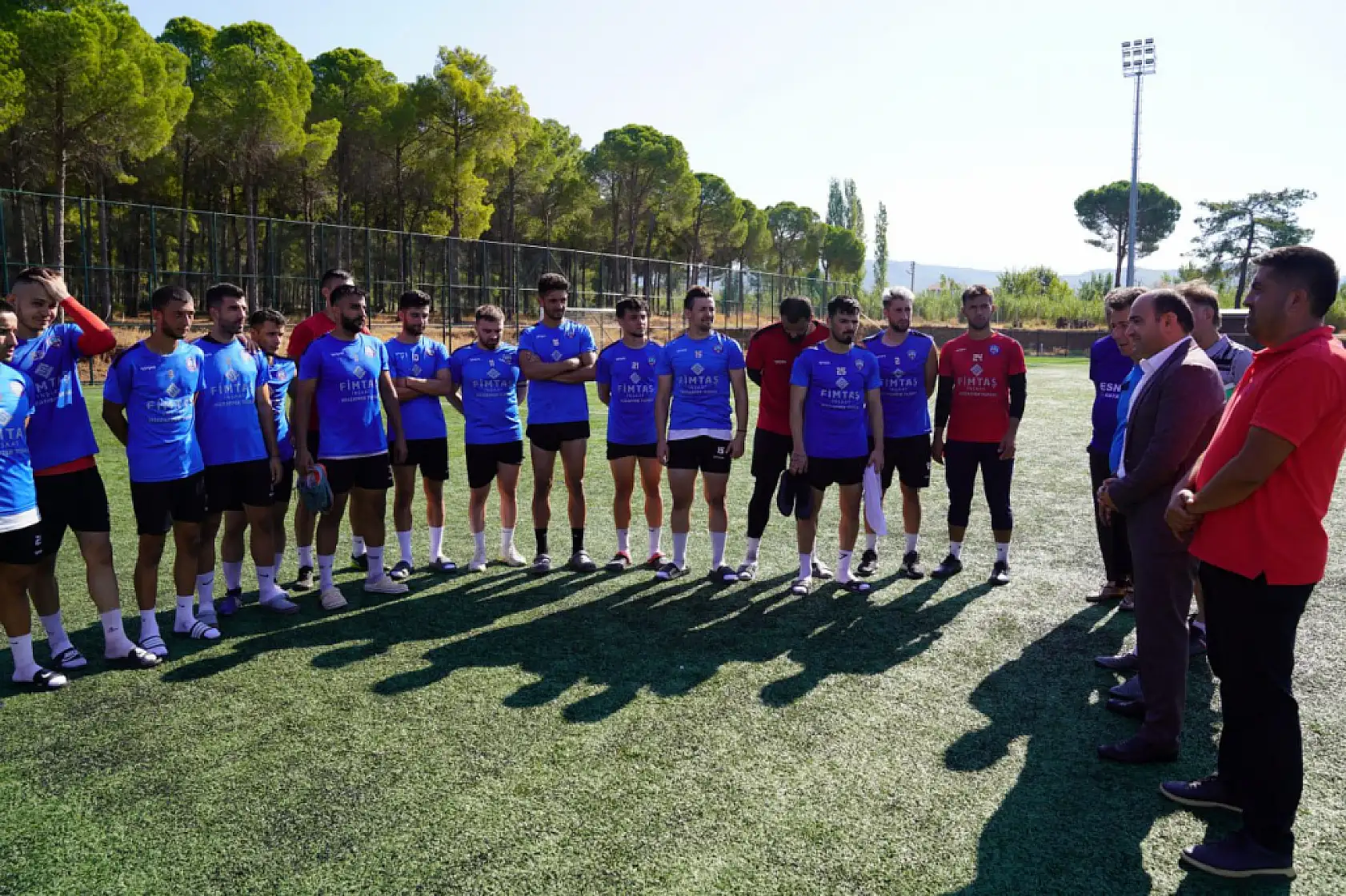 Başkan Akdenizli, Futbolculara Baklava İkram Etti