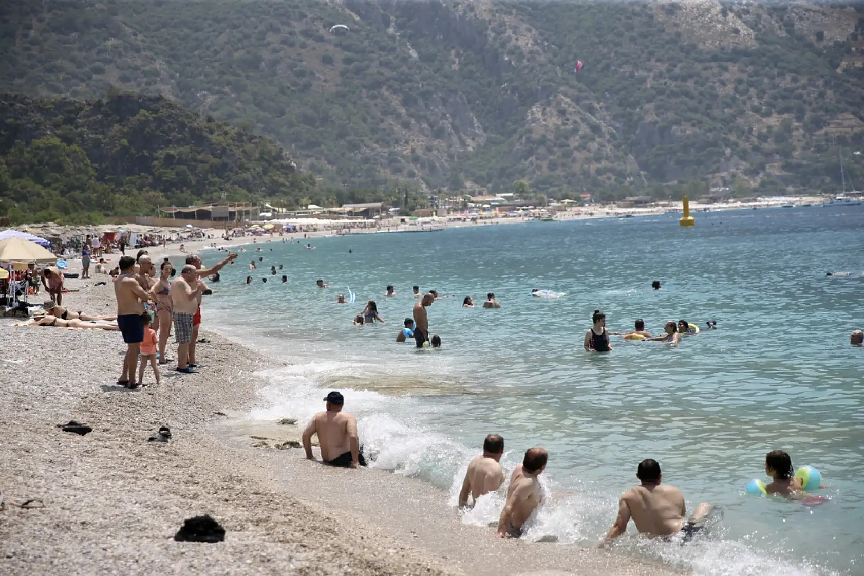 Ölüdeniz'de  bayramın son günü hareketlilik yaşanıyor