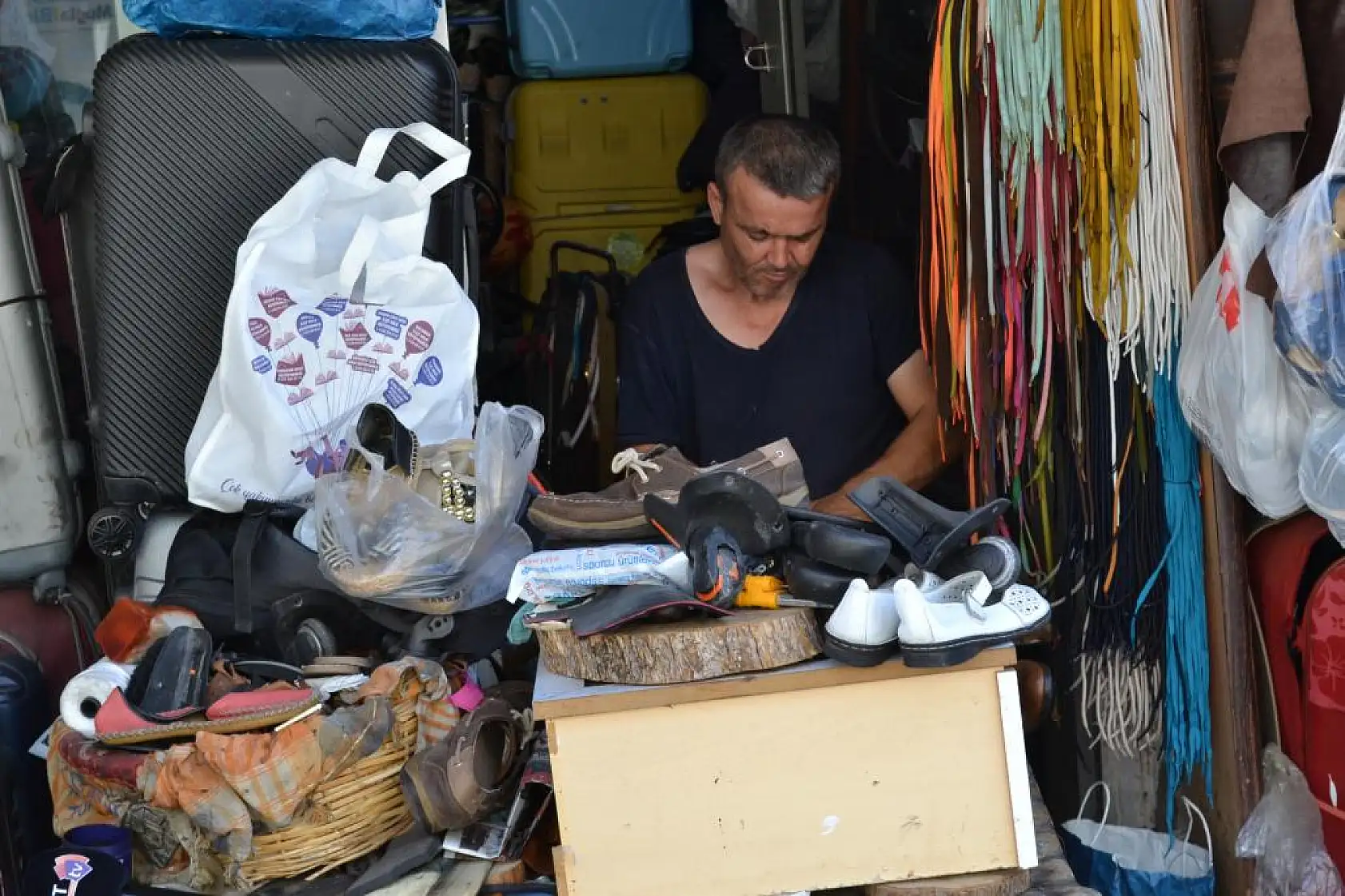 Fethiye'de Ayakkabı Tamiri İlgi Görüyor