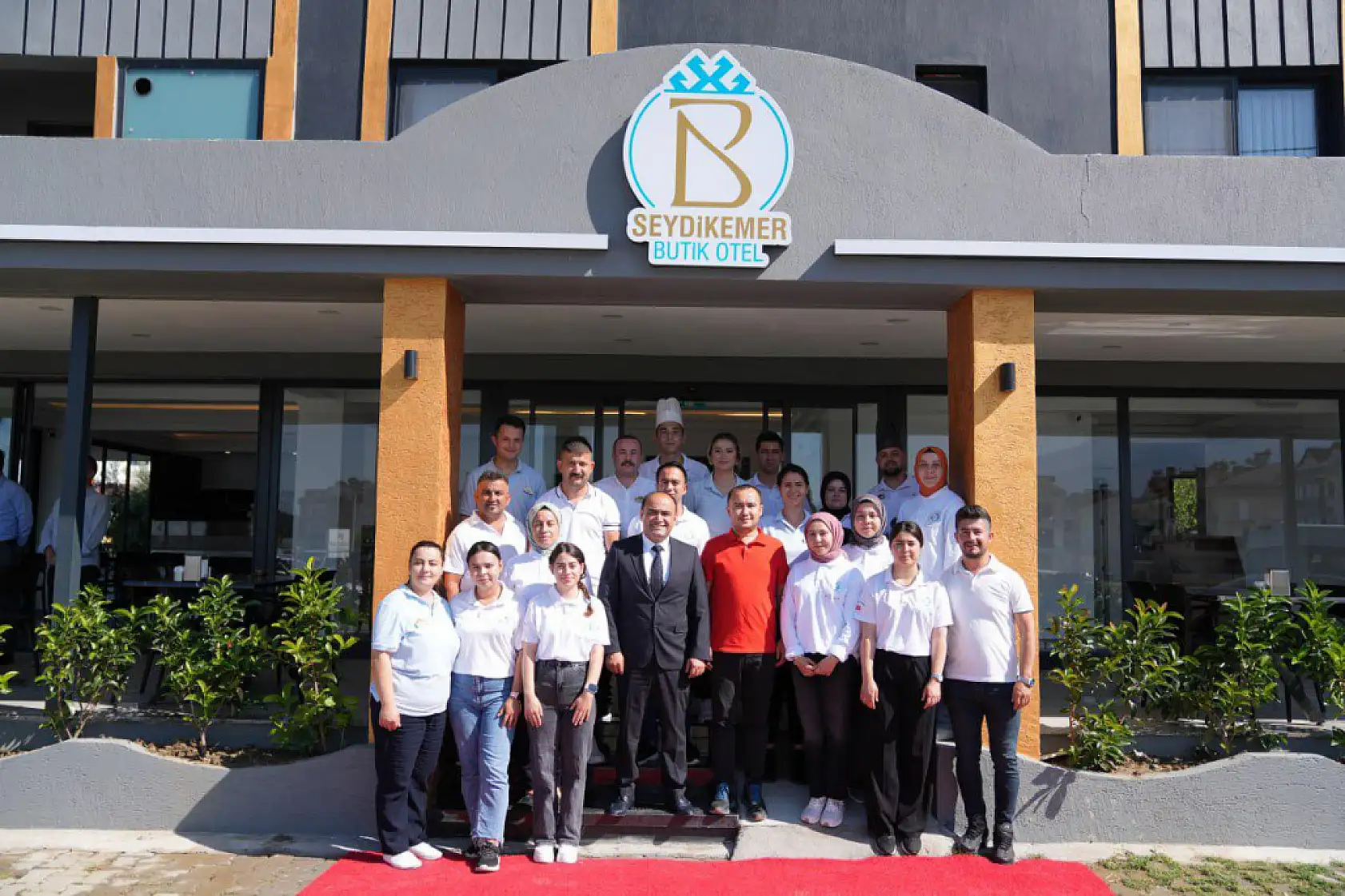 Başkan Önder Akdenizli, Bayram Öncesi Mesai Arkadaşlarıyla Bayramlaştı