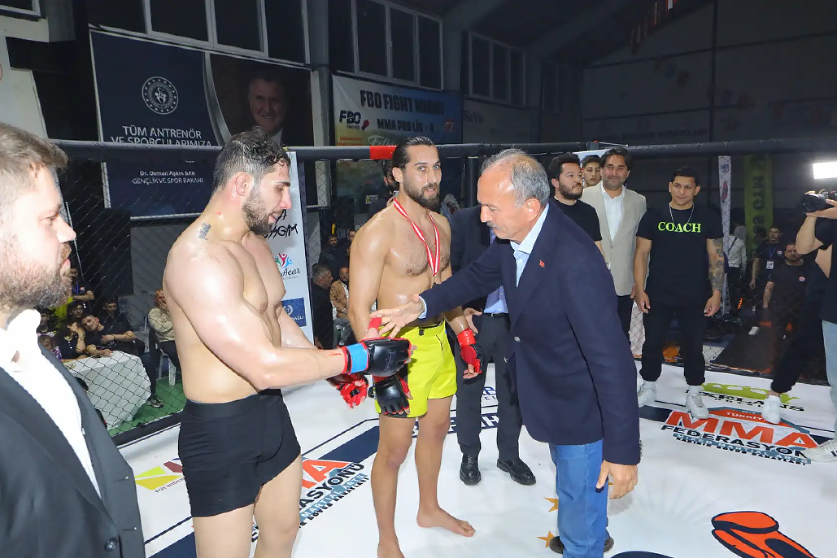 Saatcı: MMA pro lig 4 Dövüşlerinde Dereceye Giren Sporculara Madalyalarını Verdi