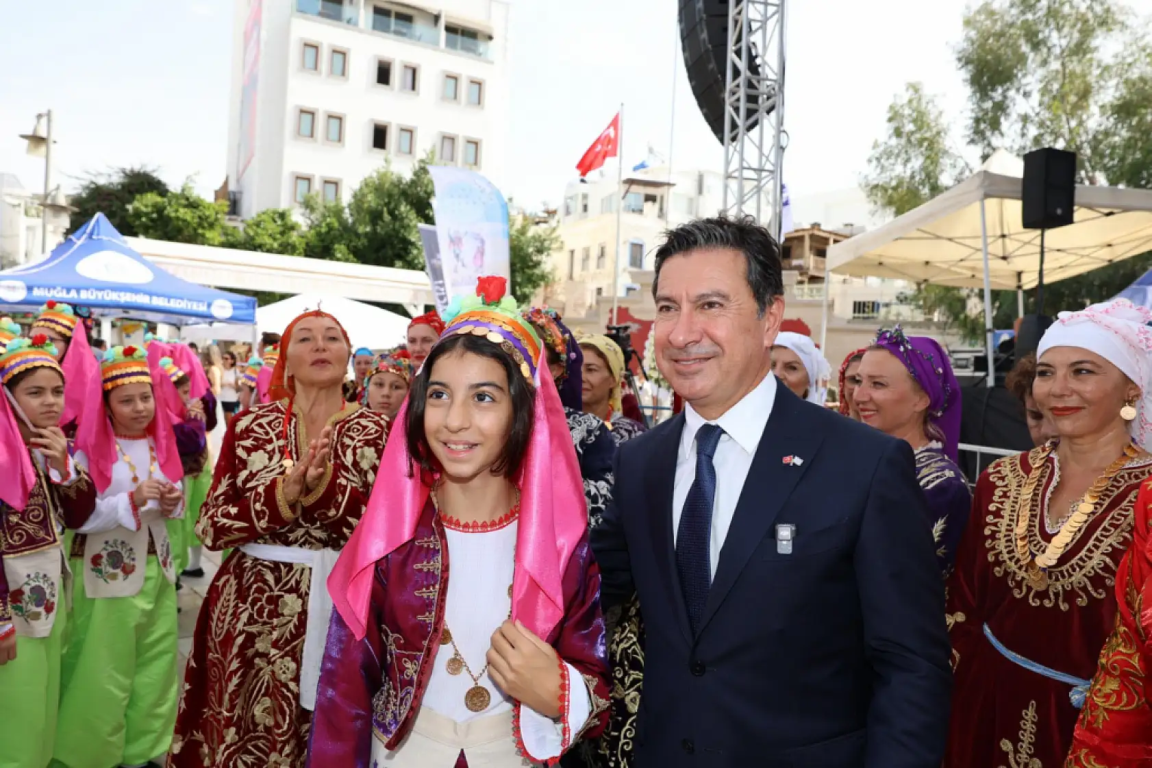 Başkan Aras 5. Uluslararası İki Yaka Kültür Festivali'nde Konuştu 'Birbirimizi sevdiğimizde sevgi iklimi hakim olacak'