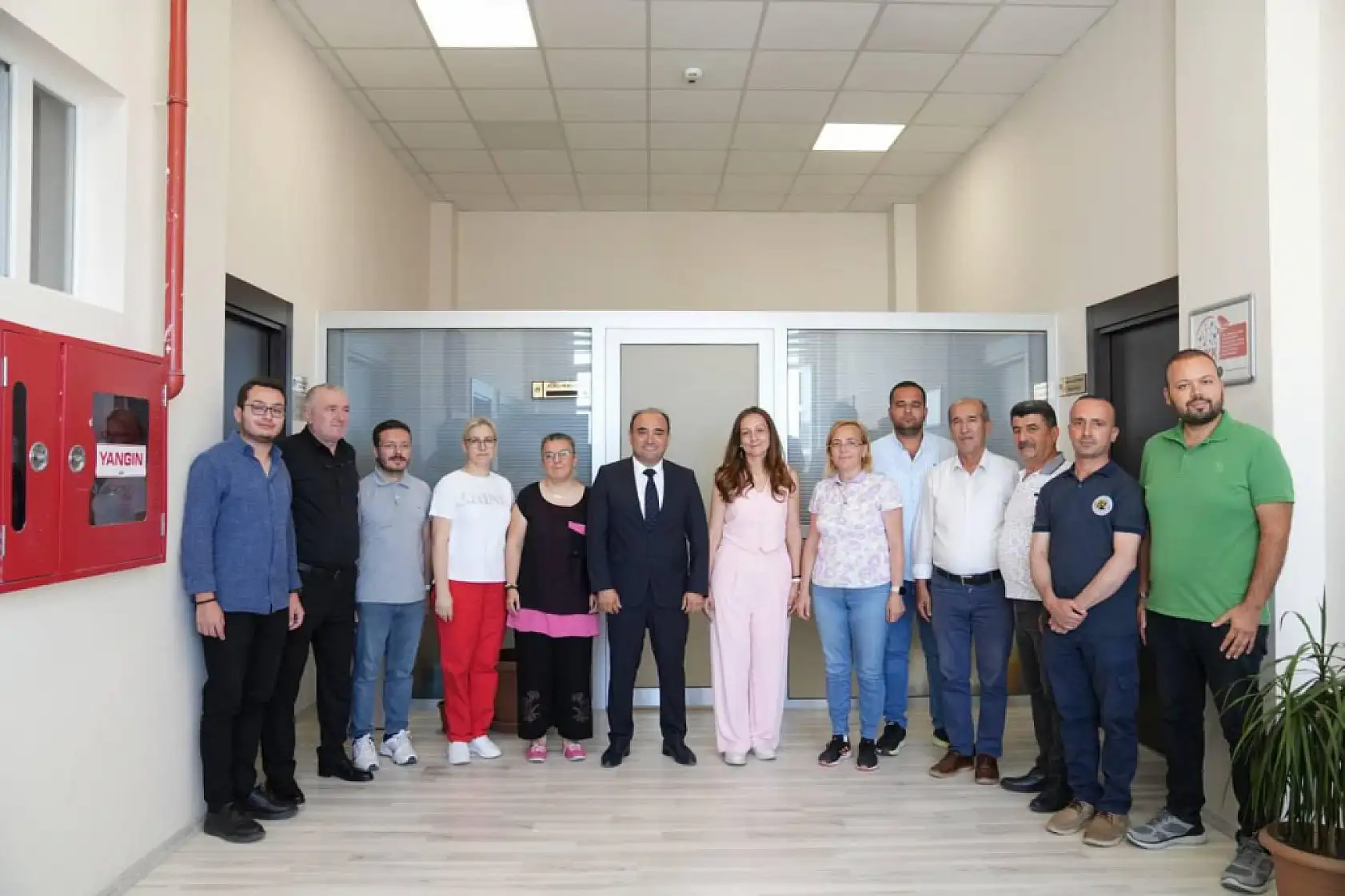 Başkan Önder Akdenizli, Bayram Öncesi Mesai Arkadaşlarıyla Bayramlaştı