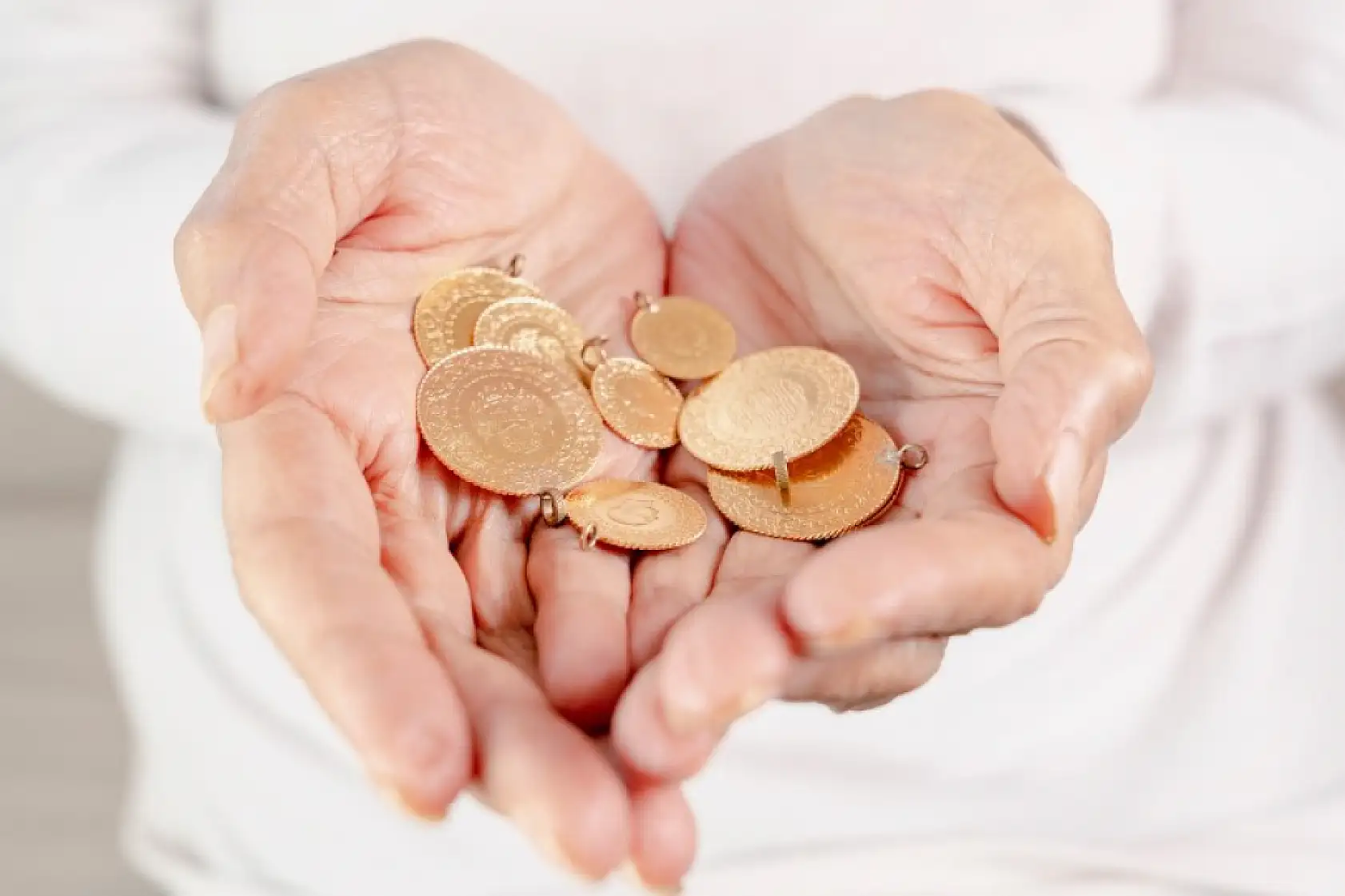 Altın piyasasında yukarı yönlü seyir devam ediyor: Gram altın 4.157 TL'yi aştı
