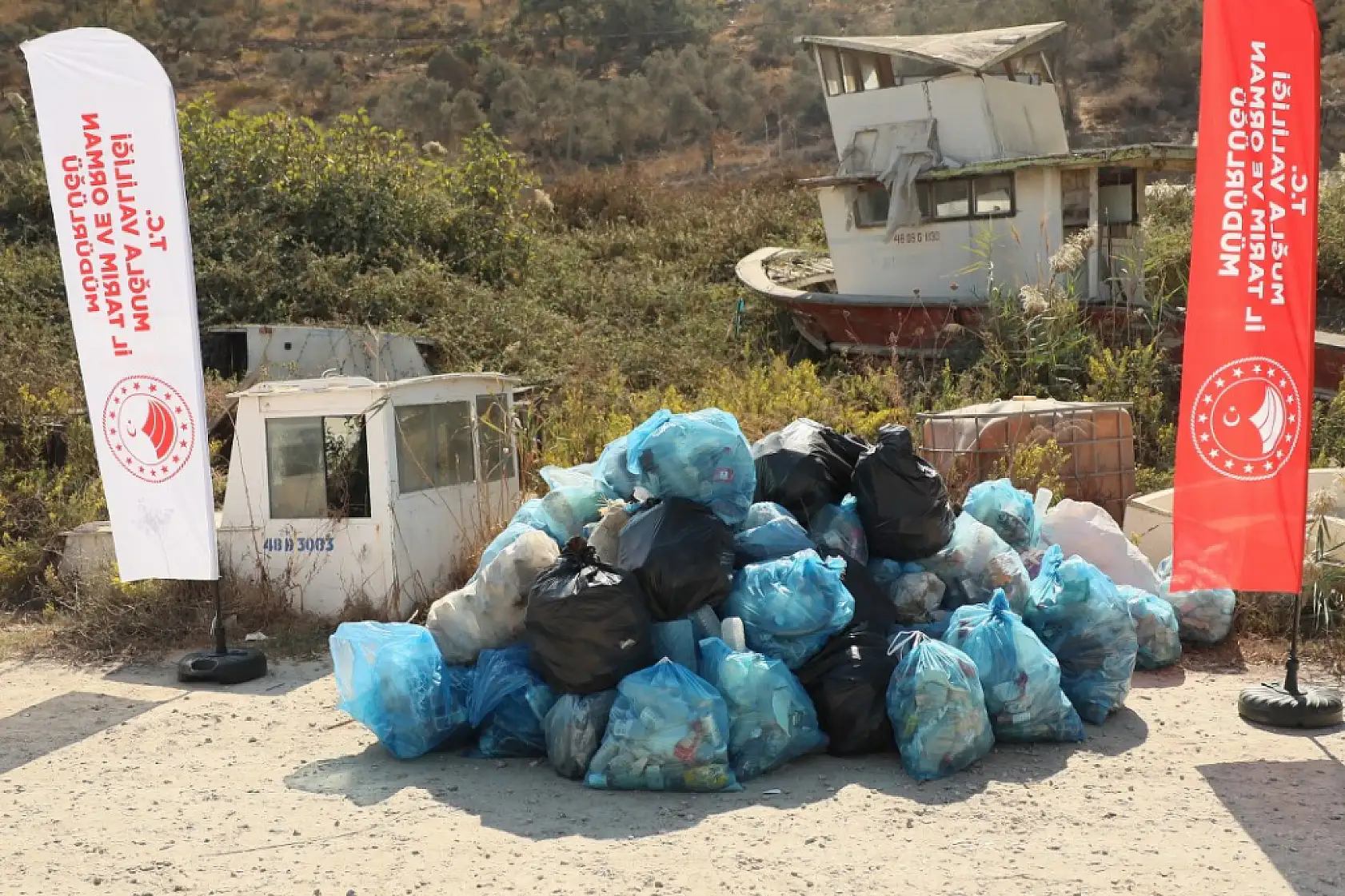 Güllük Lagünü'nde Çevre Temizliği Yapıldı