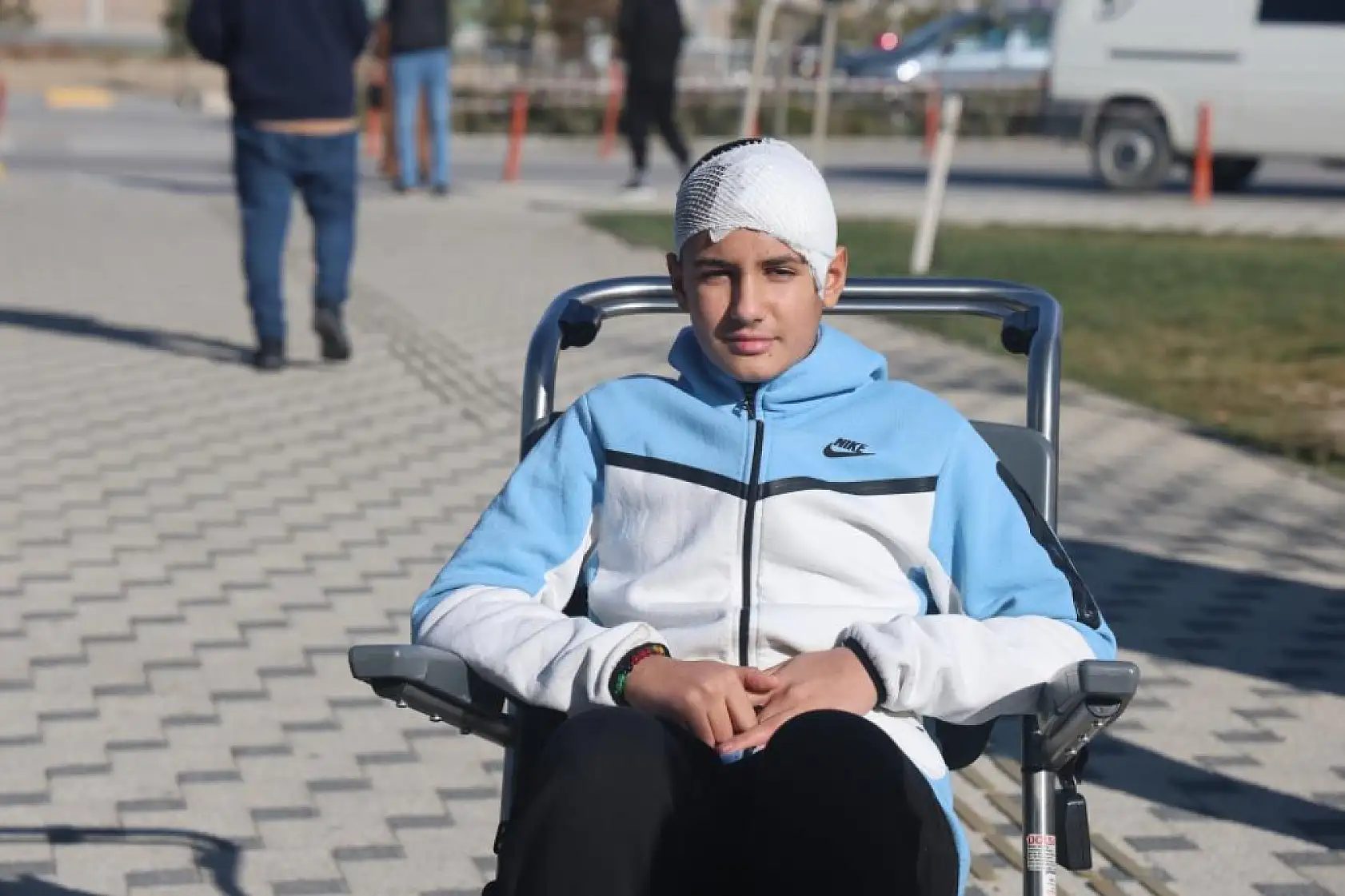 Akran zorbalığına maruz kalan 13 yaşındaki çocuğun kafatası titanyum parçalarıyla yeniden oluşturuldu