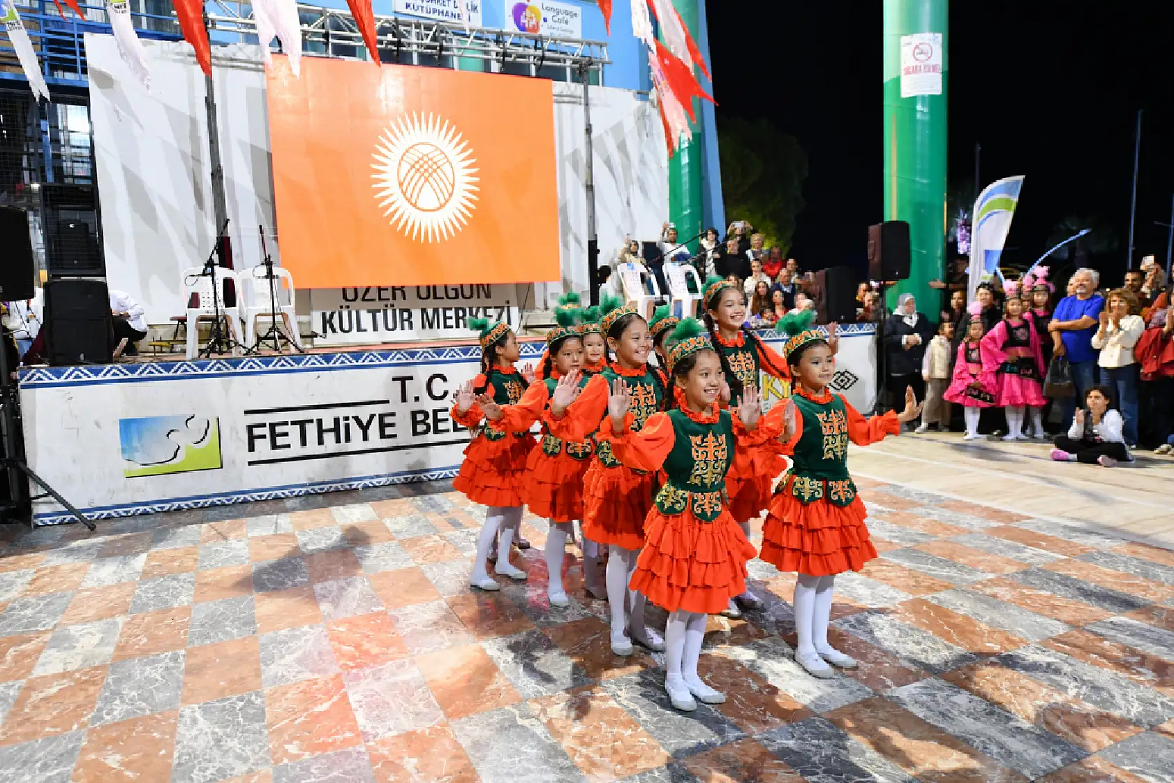Fethiye'de Uluslararası Halk Oyunları Festivali Dolu Dolu Geçti