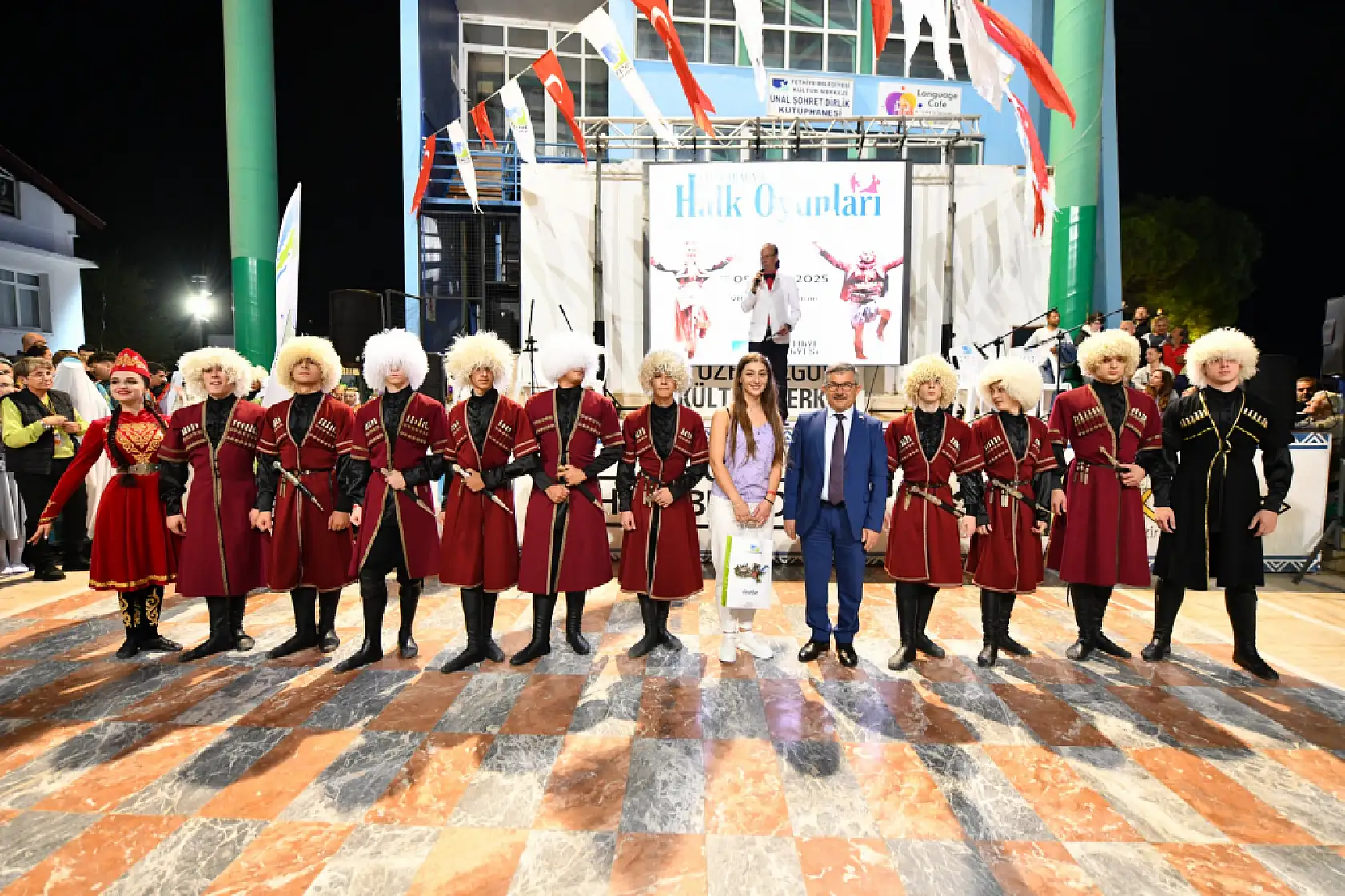 Fethiye'de Uluslararası Halk Oyunları Festivali Dolu Dolu Geçti