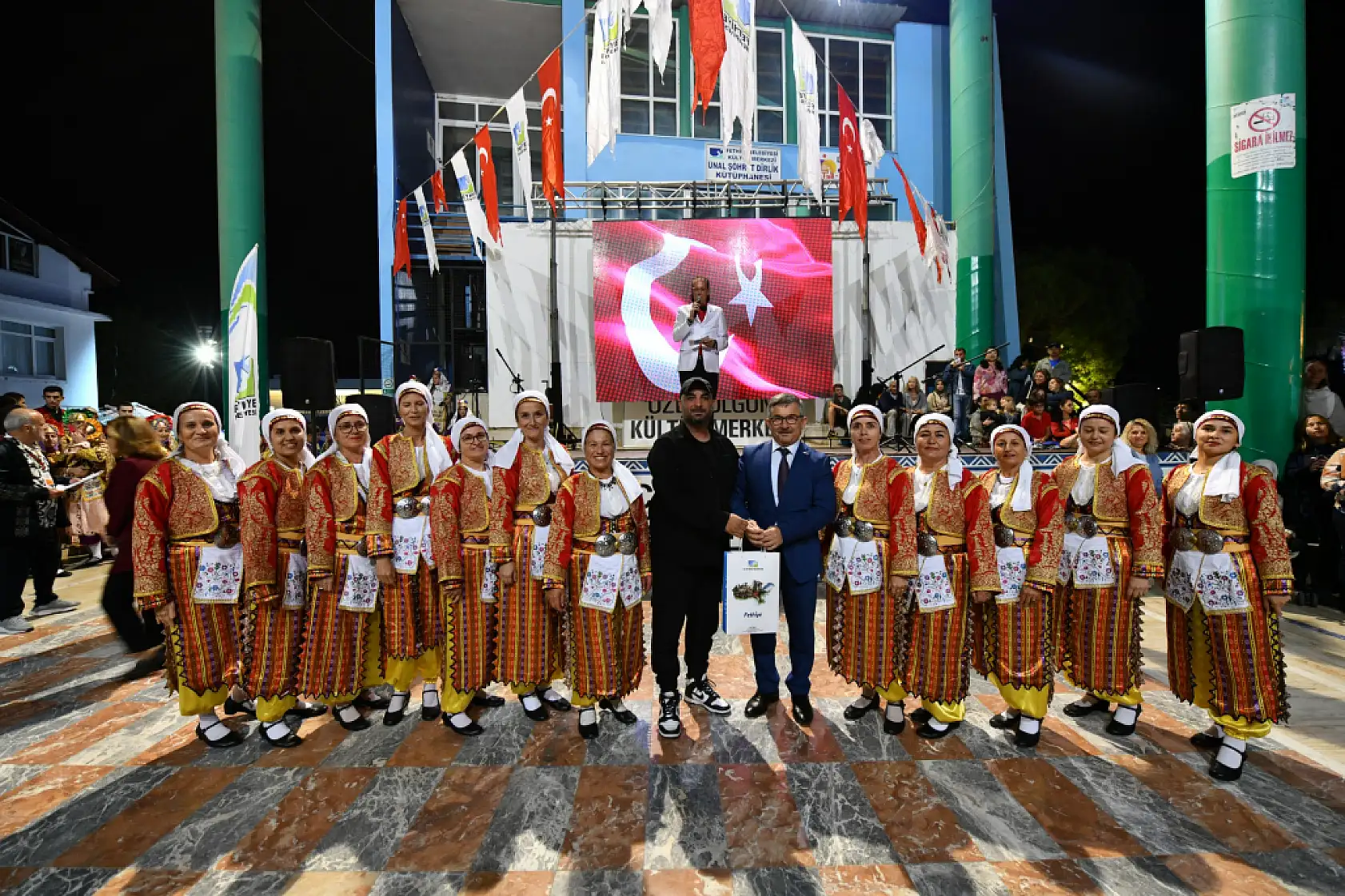 Fethiye'de Uluslararası Halk Oyunları Festivali Dolu Dolu Geçti