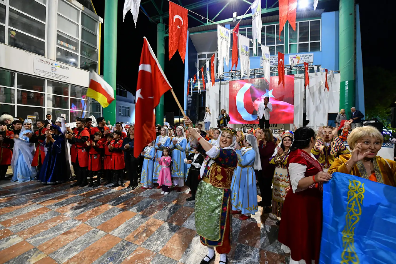 Fethiye'de Uluslararası Halk Oyunları Festivali Dolu Dolu Geçti