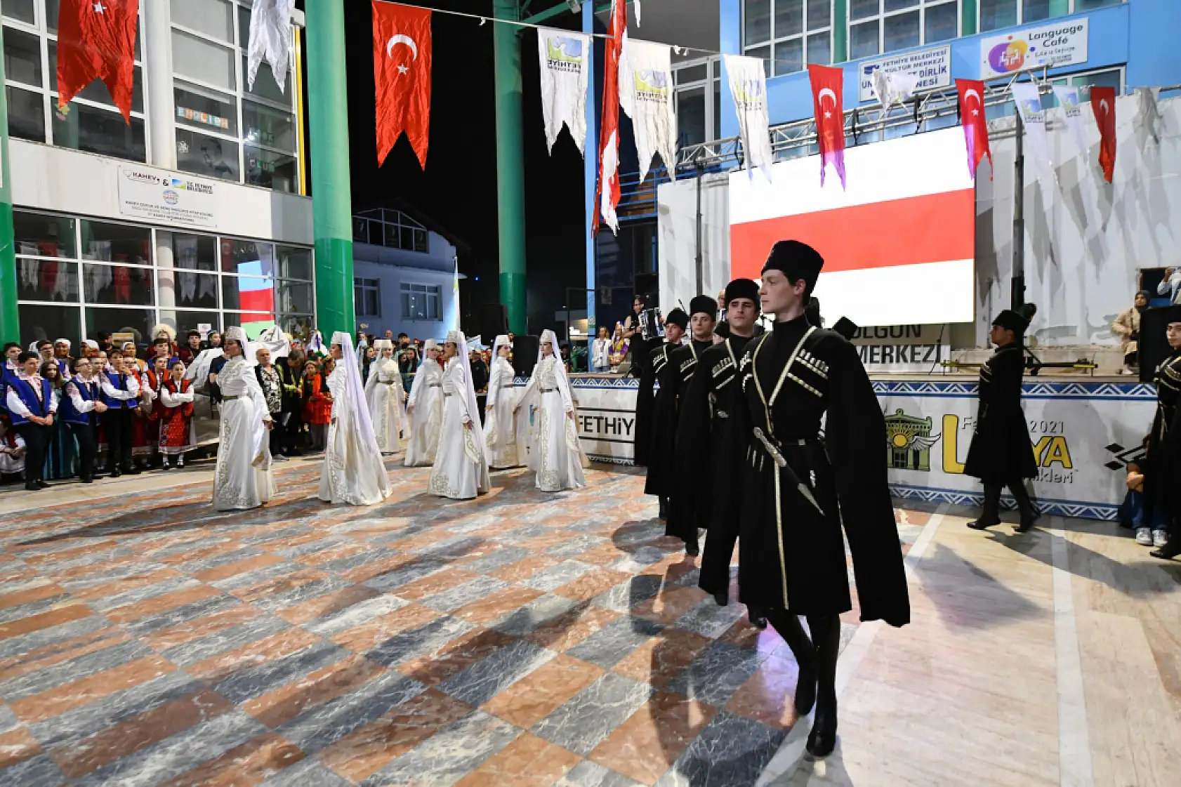 Fethiye'de Uluslararası Halk Oyunları Festivali Dolu Dolu Geçti