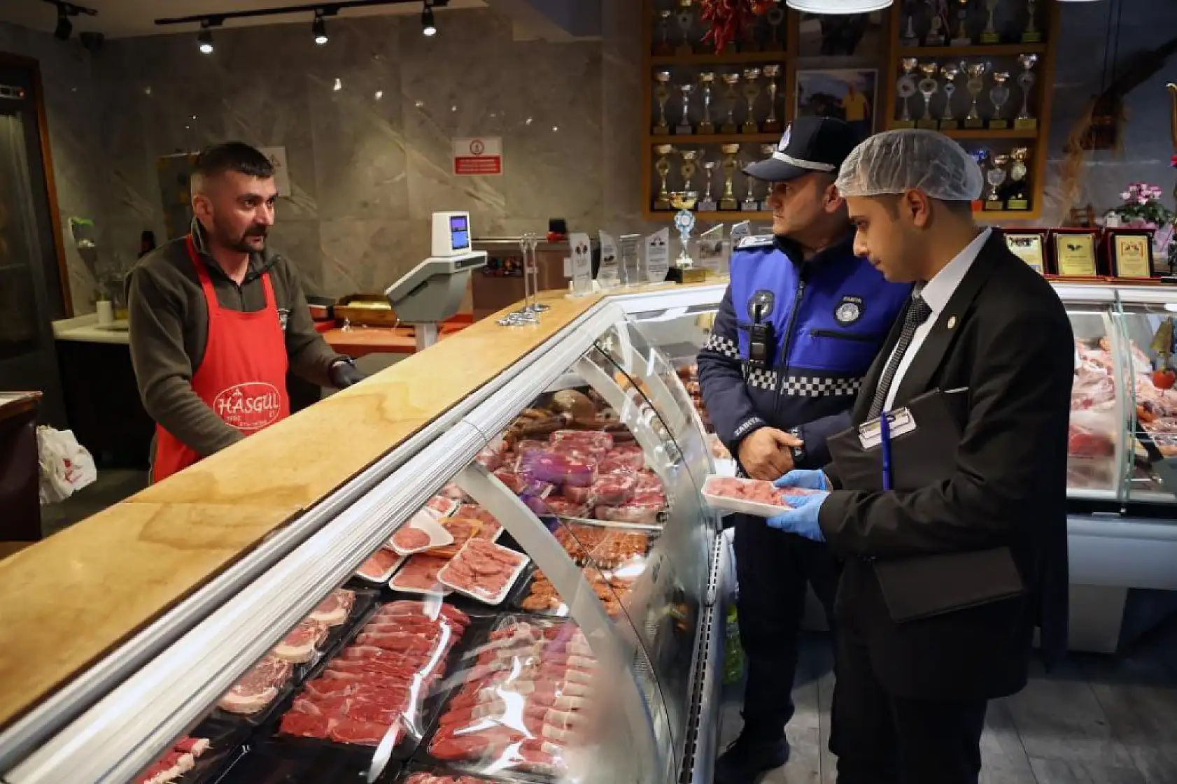 Menteşe'de zincir market ve kasaplara kapsamlı gıda denetimi
