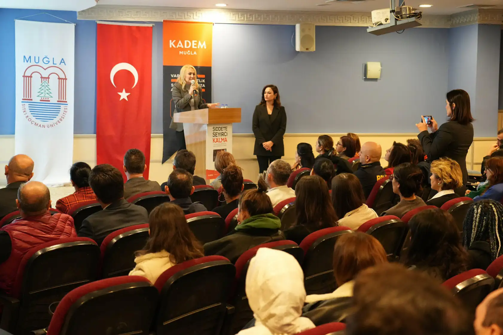 25 Kasım Kadına Yönelik Şiddete Karşı Uluslararası Mücadele Günü kapsamında 'Medyada Şiddet' Adlı Seminer Düzenlendi