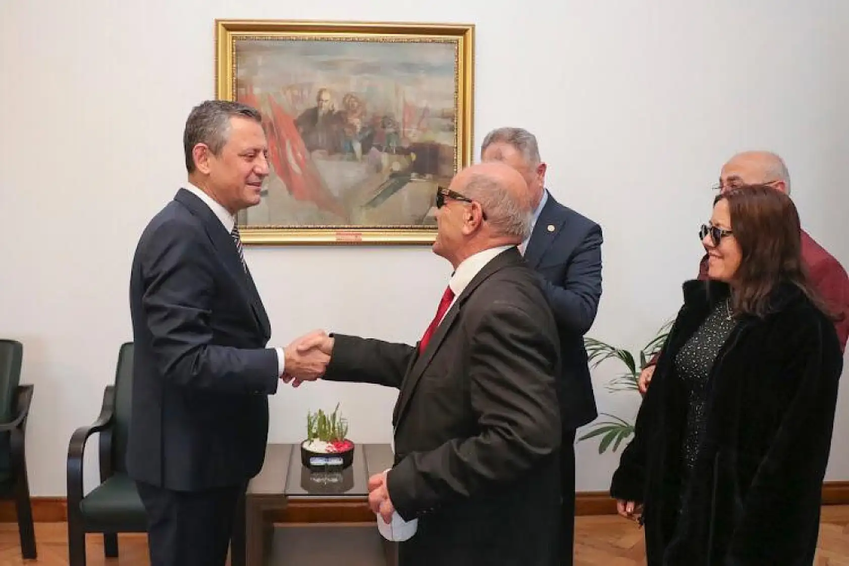 Altı Nokta Körler Derneği Fethiye Şubesi'nden Özgür Özel'e Ziyaret